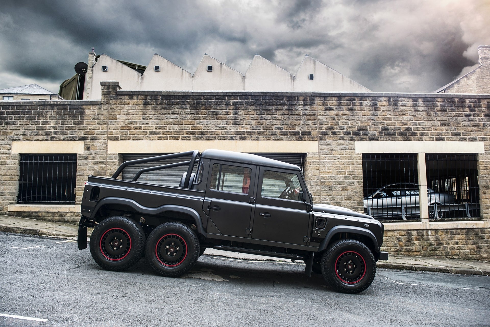 LAND ROVER DEFENDER XS DOUBLE CAB PICK UP 6.2 V8