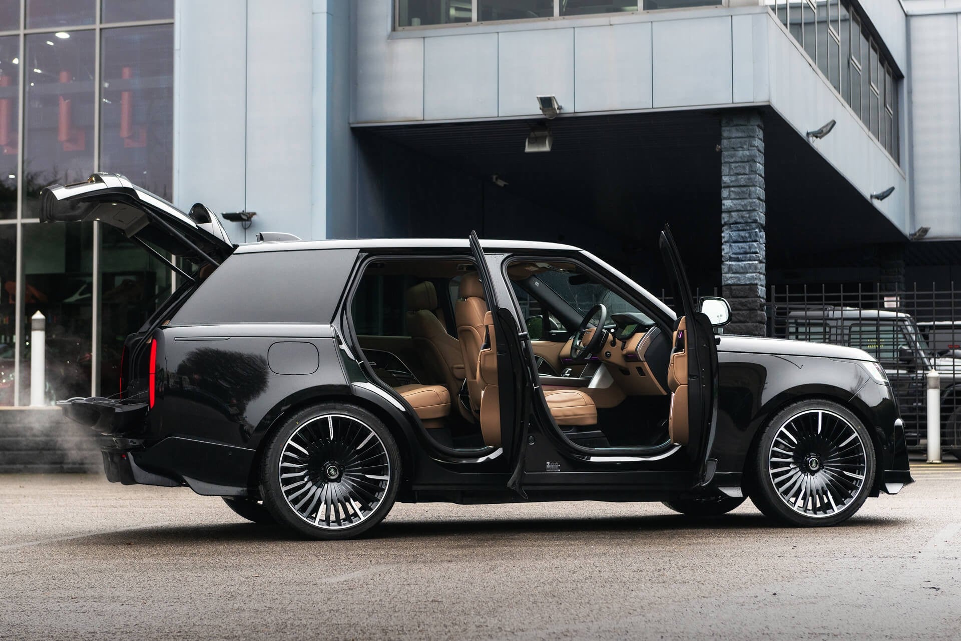 Range Rover P460e