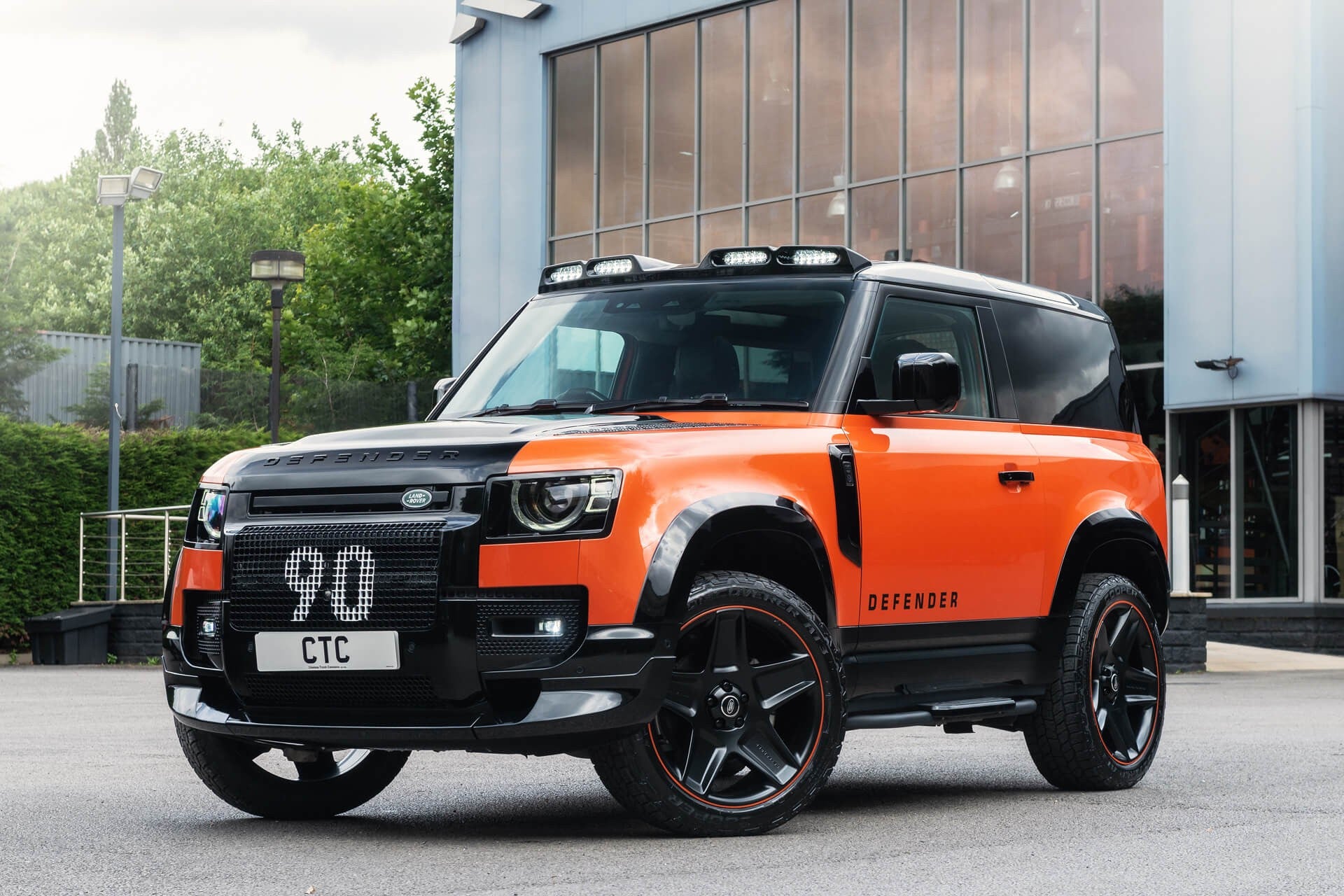 Land Rover Defender 90 Gallery Image