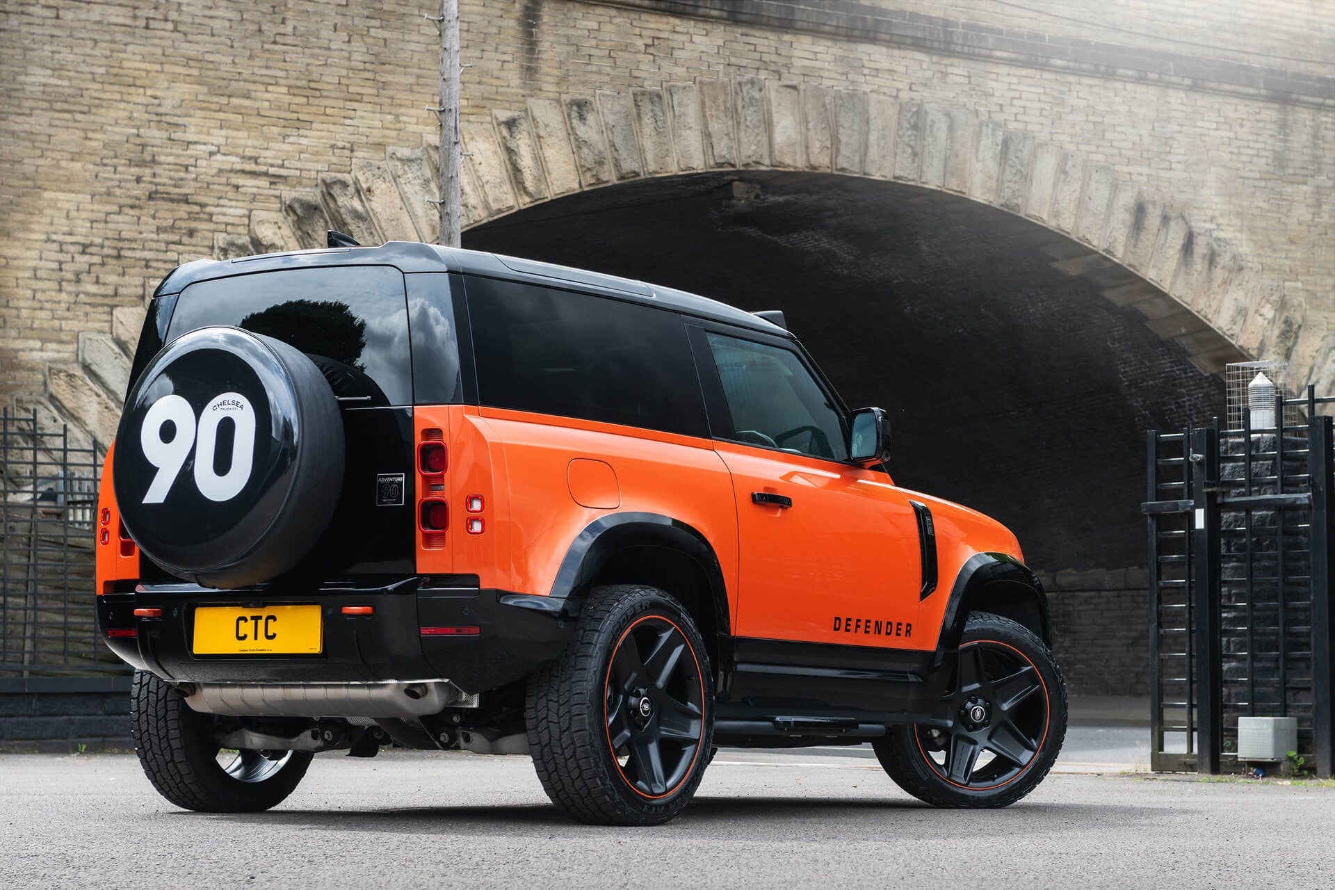 Land Rover Defender 90 Gallery Image