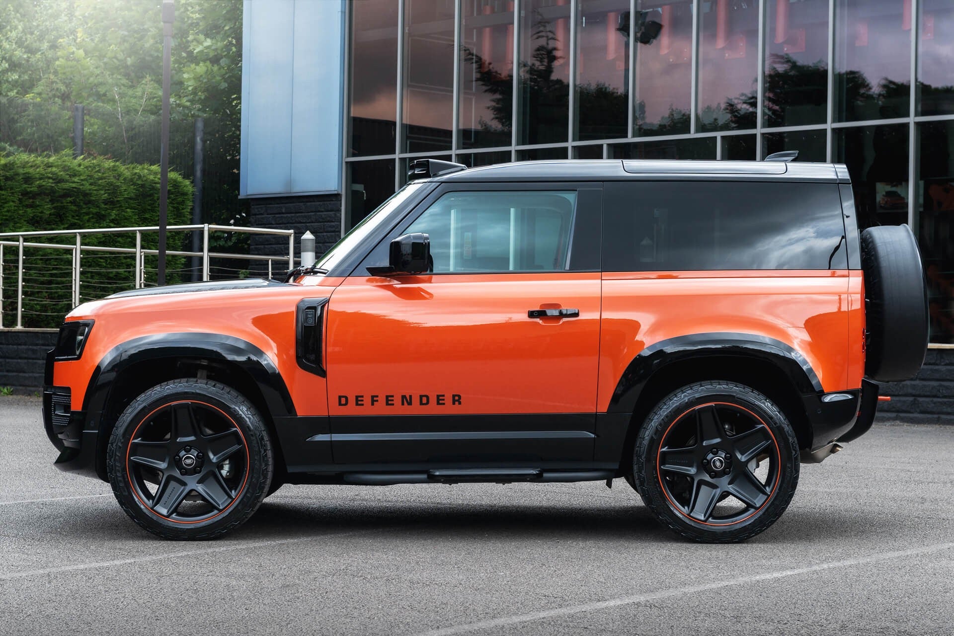 Land Rover Defender 90 Gallery Image