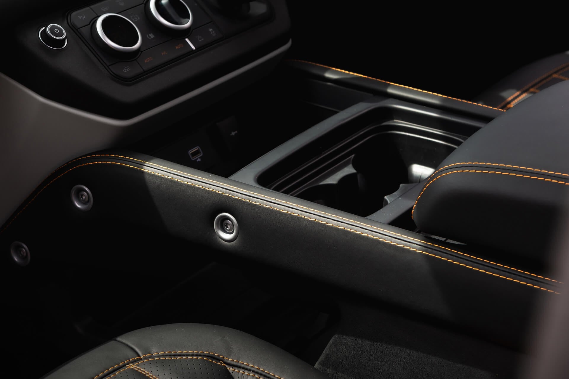 Land Rover Defender 90 Gallery Image