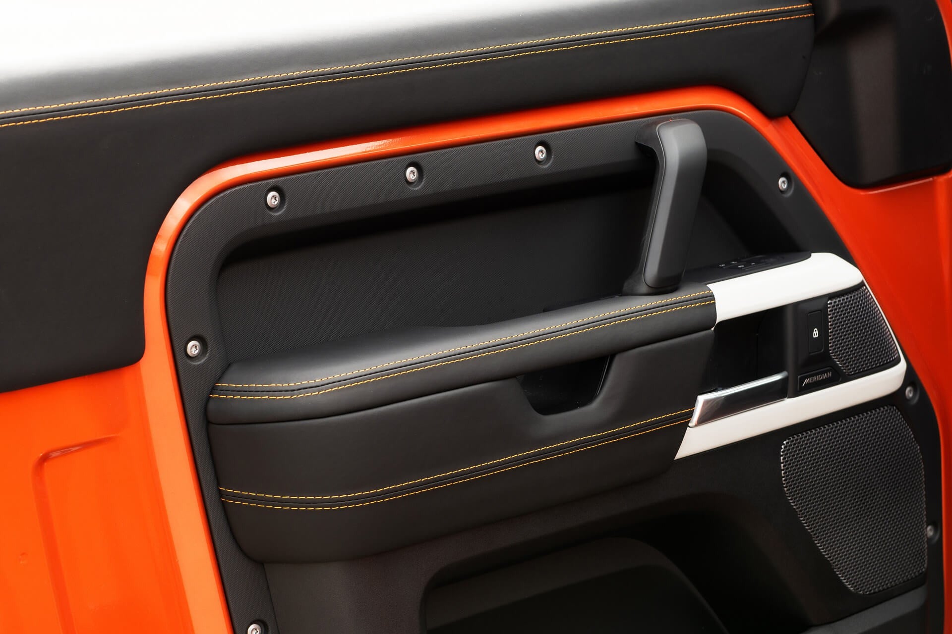 Land Rover Defender 90 Gallery Image