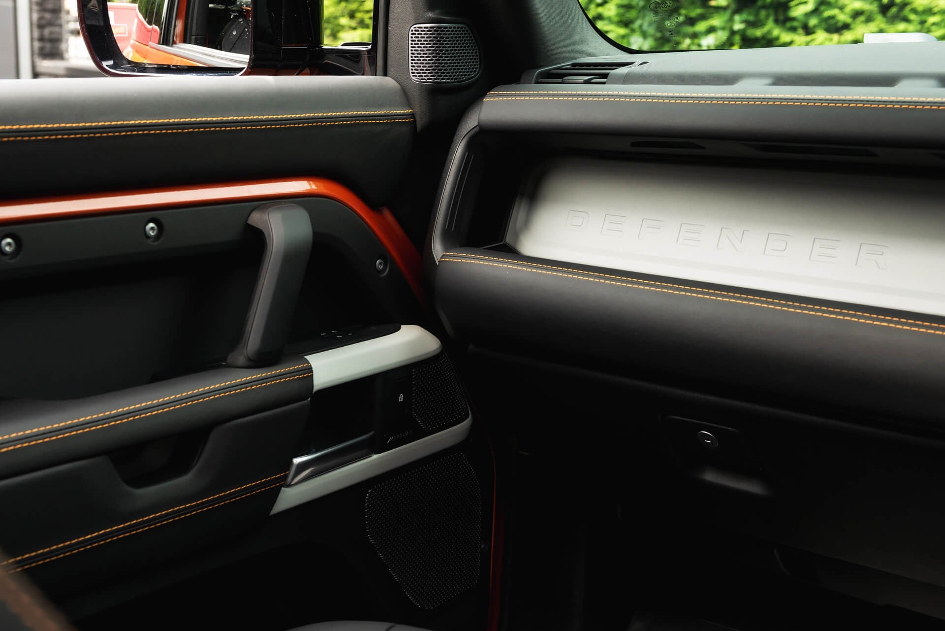 Land Rover Defender 90 Gallery Image