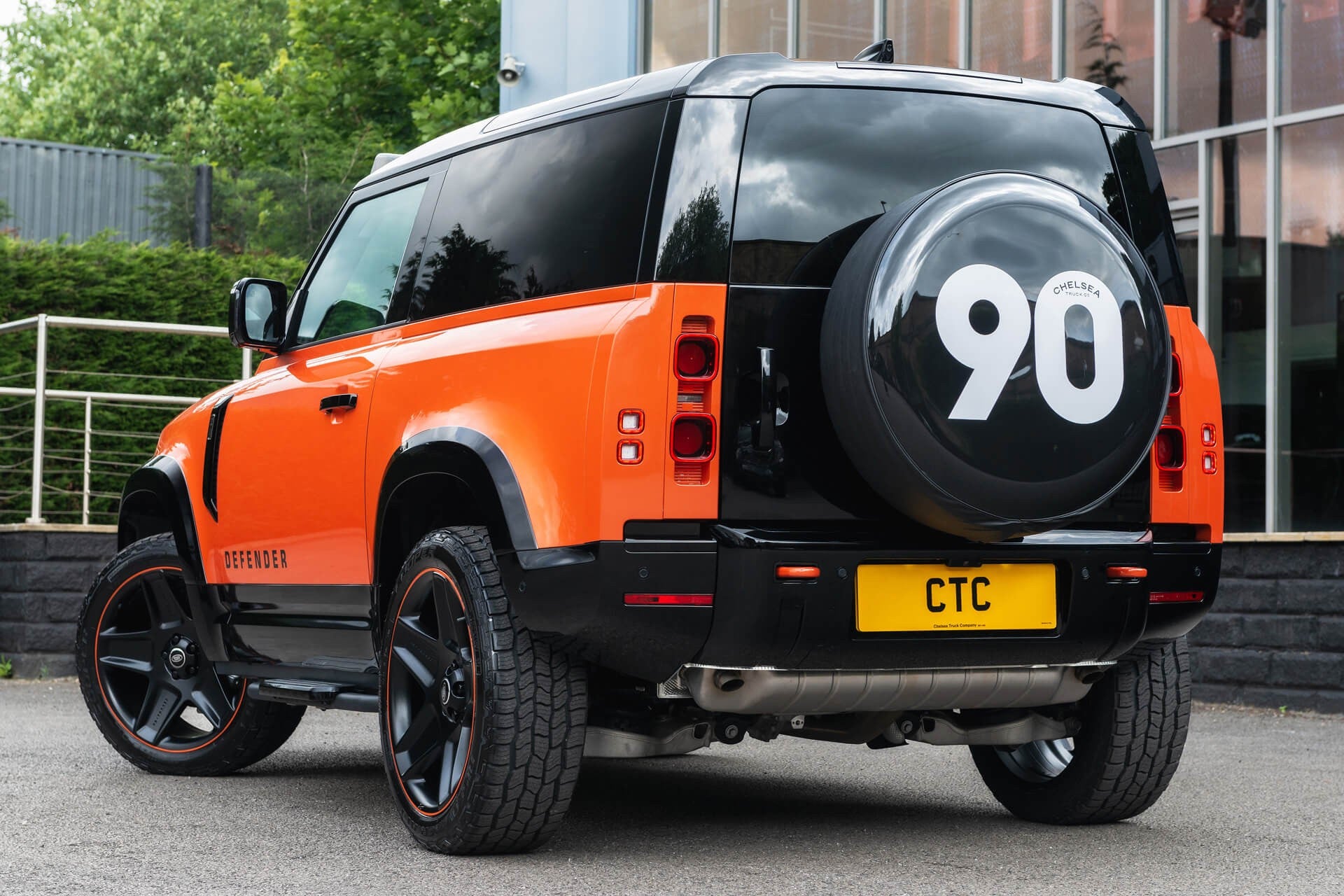 Land Rover Defender 90 Gallery Image