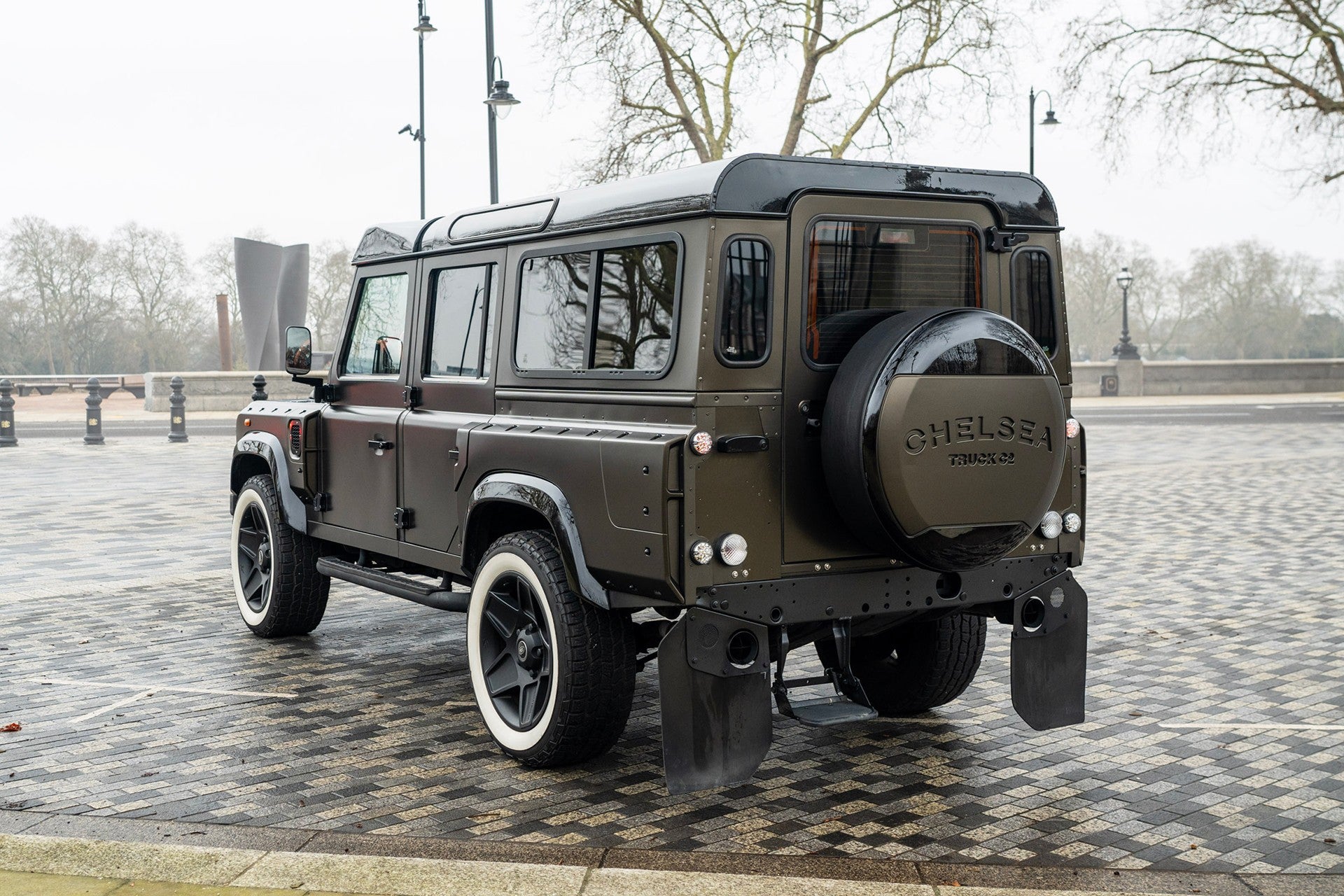 Land Rover Defender 100