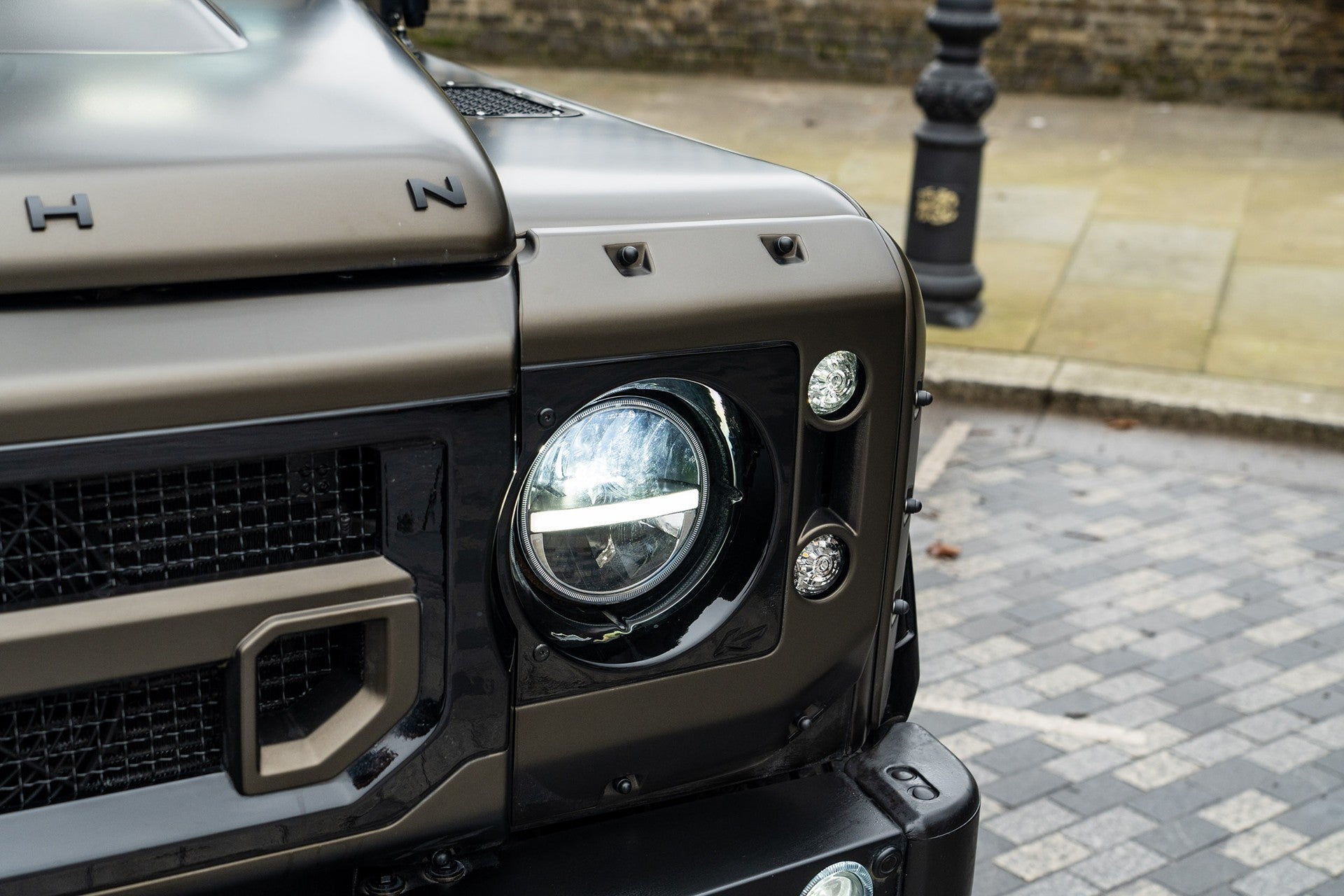 Land Rover Defender 100