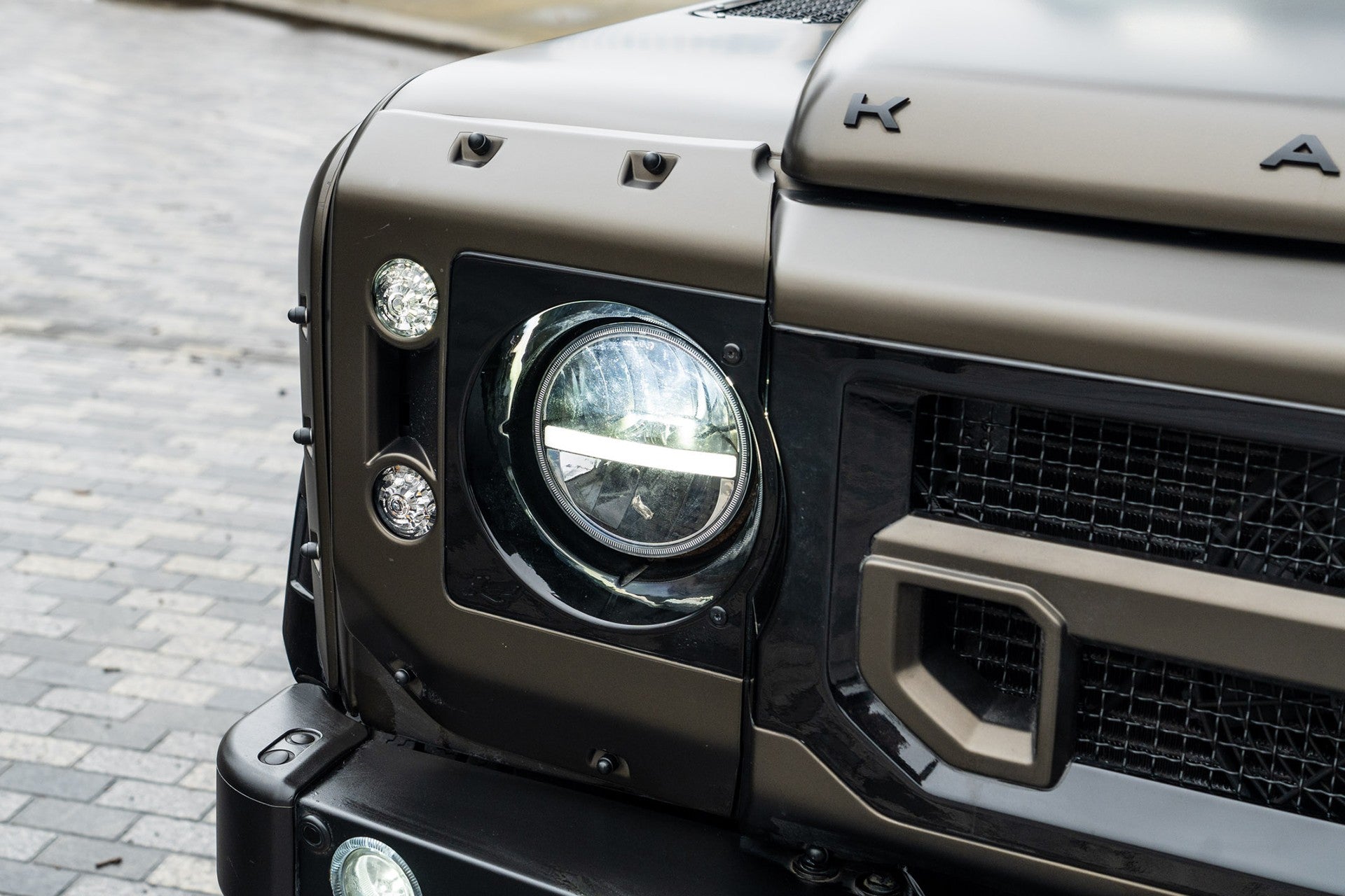 Land Rover Defender 100