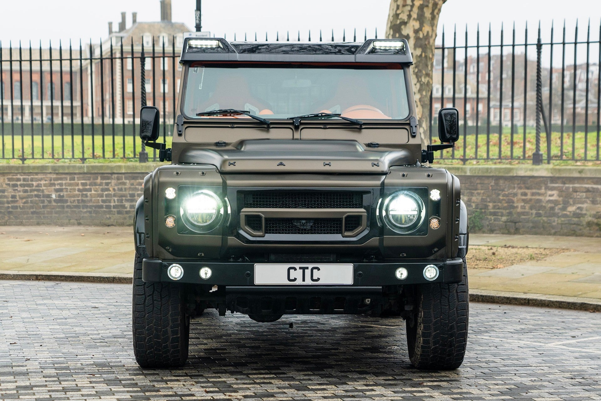 Land Rover Defender 100