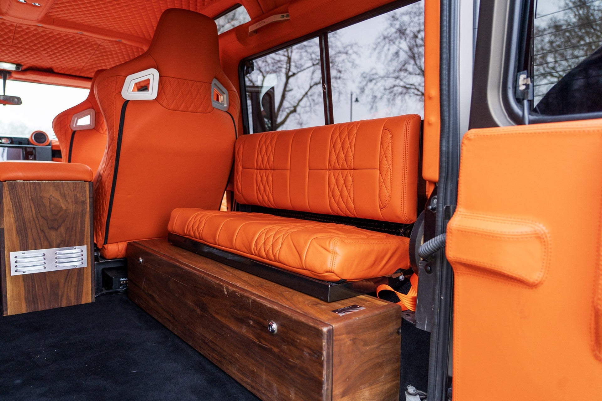 Land Rover Defender 100
