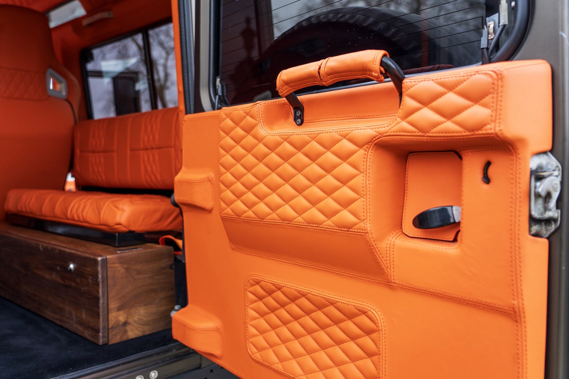 Land Rover Defender 100