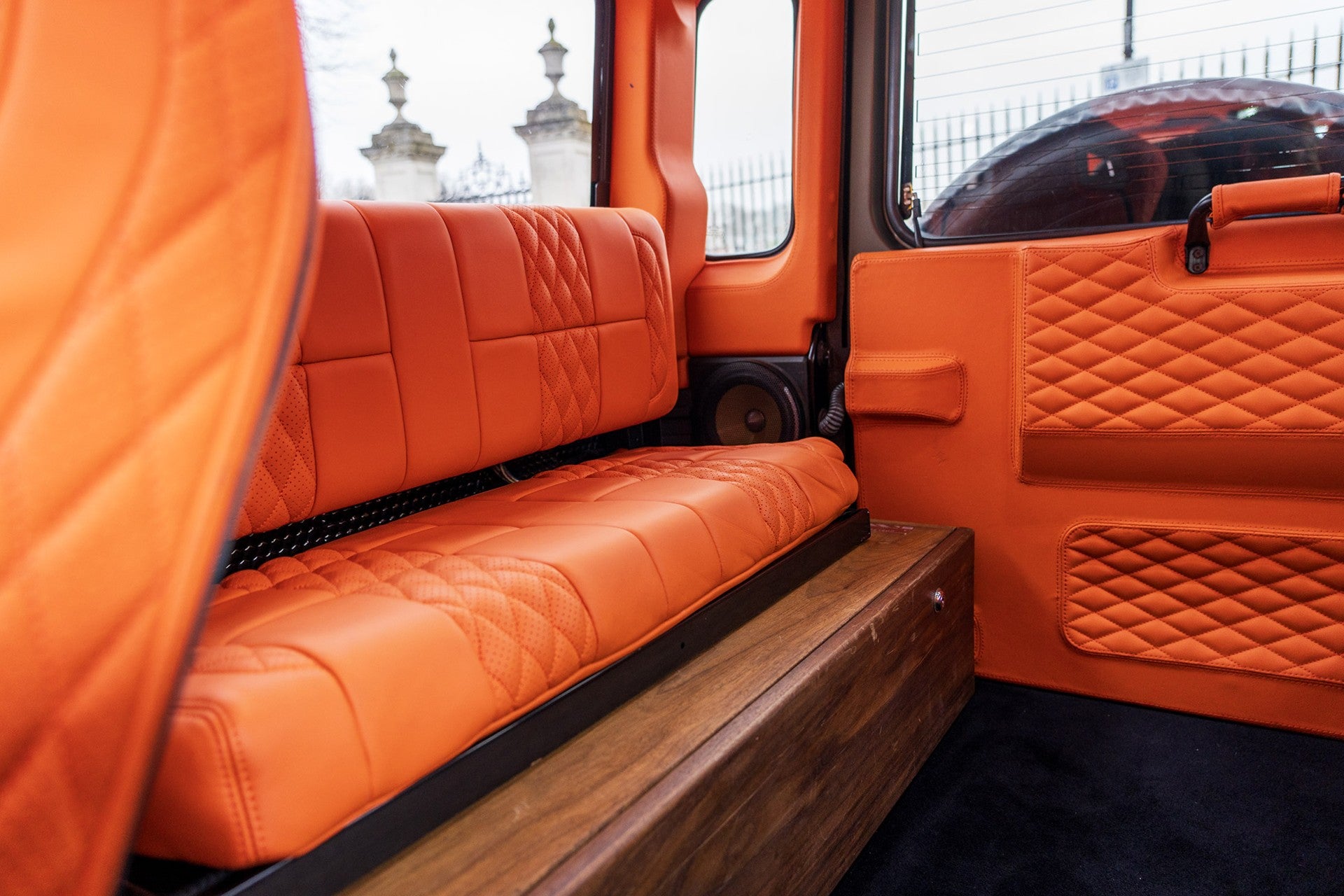 Land Rover Defender 100