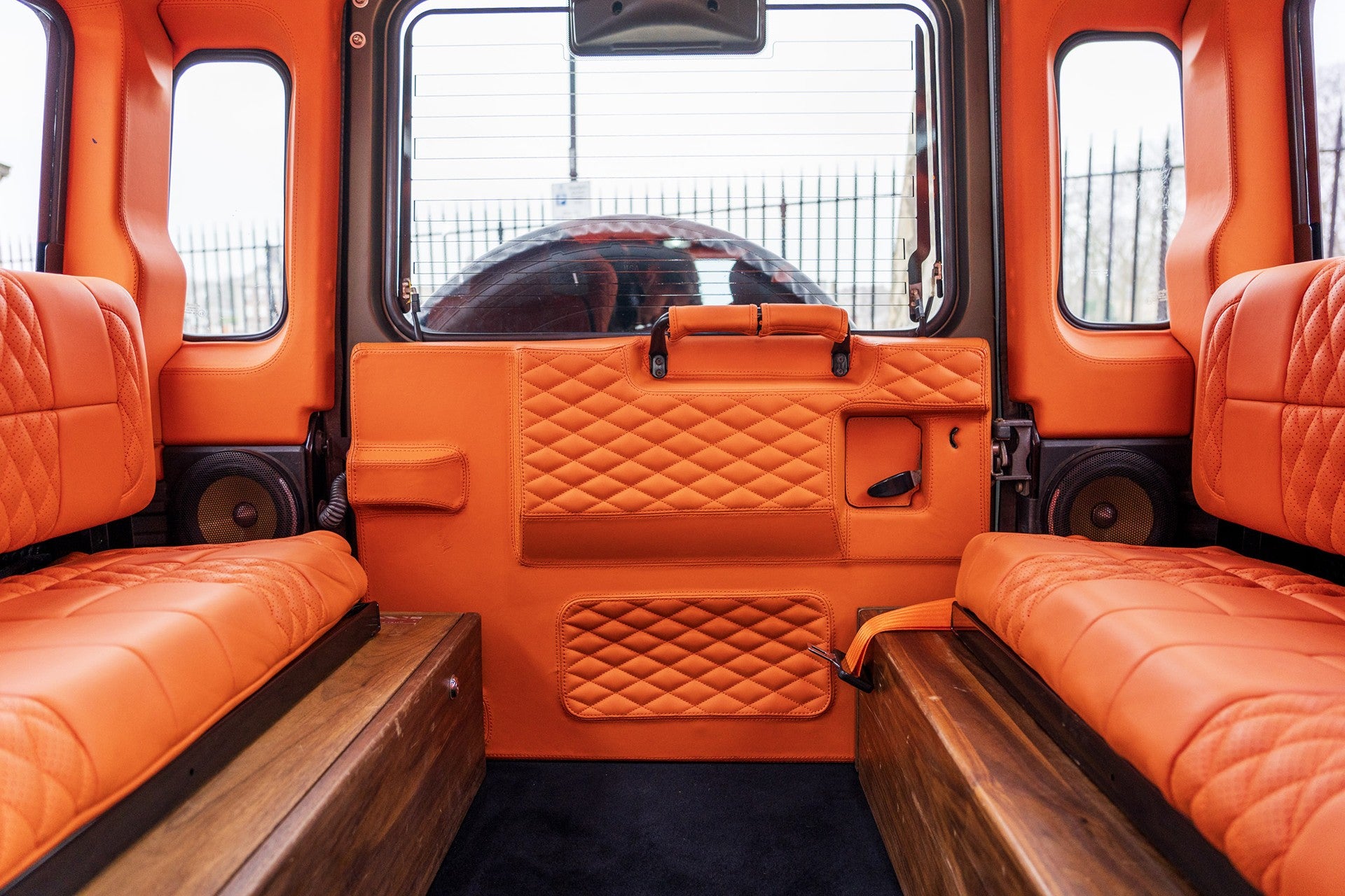 Land Rover Defender 100