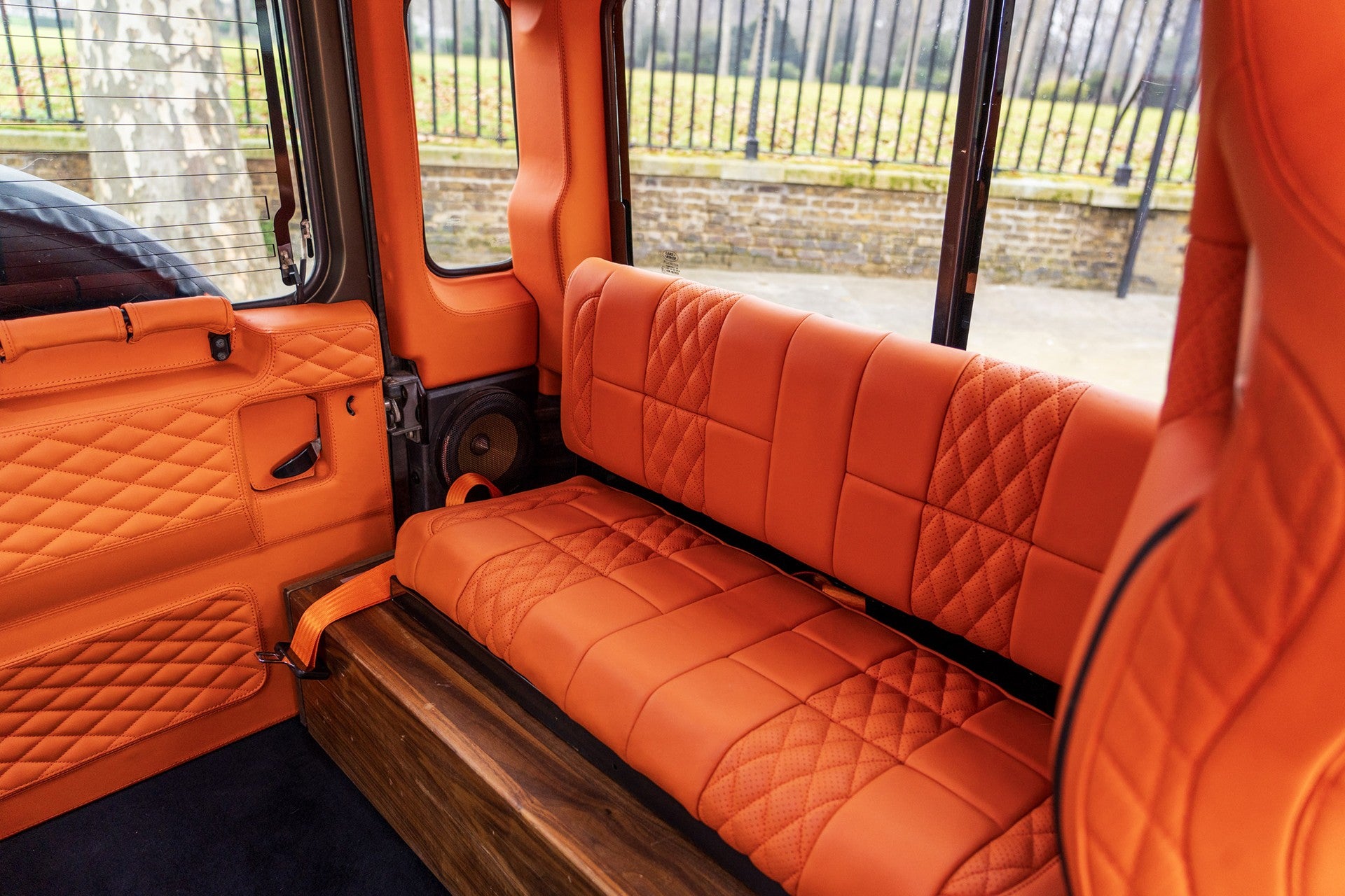 Land Rover Defender 100