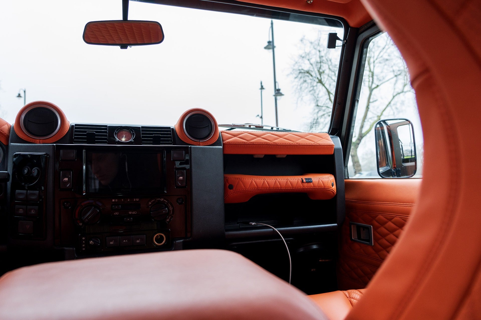 Land Rover Defender 100