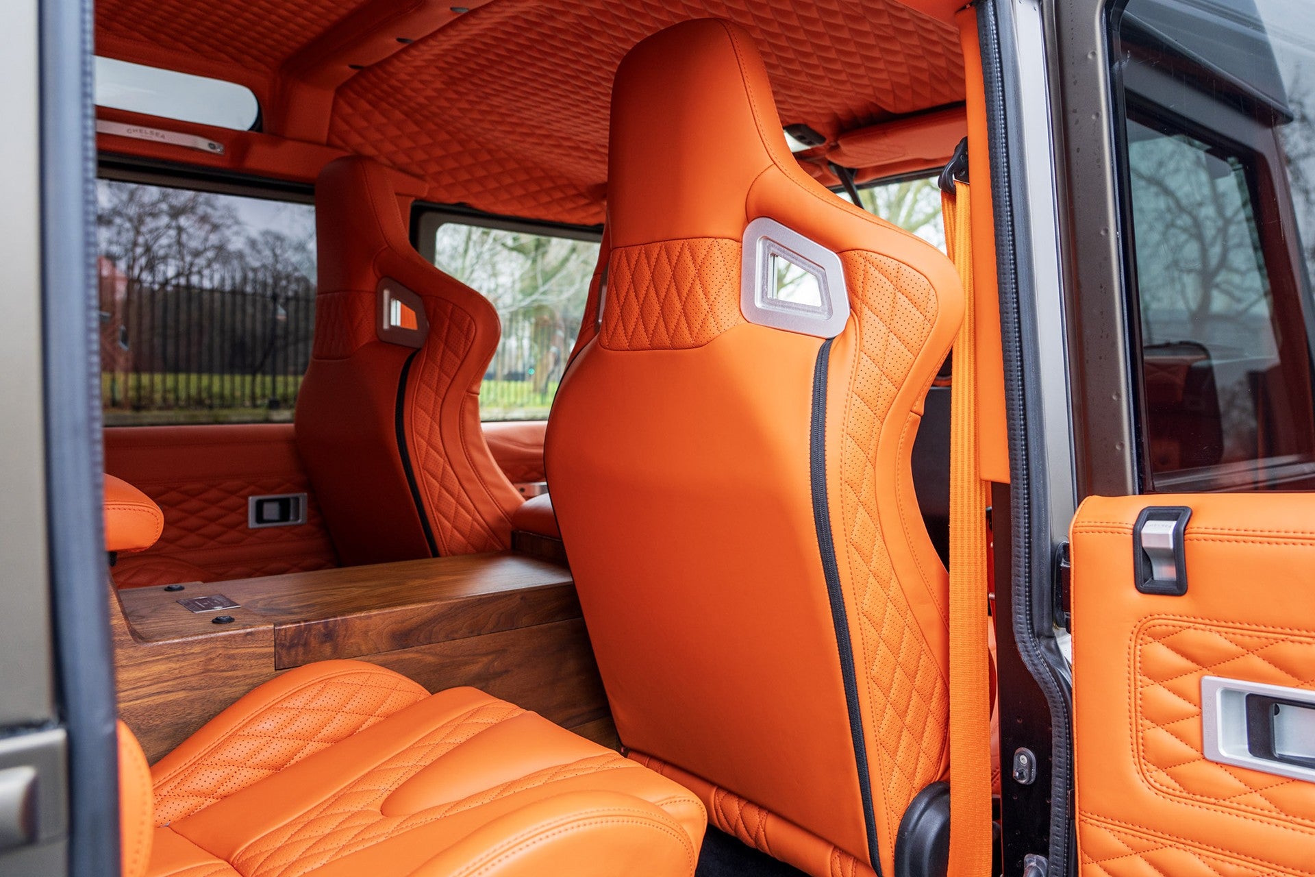 Land Rover Defender 100