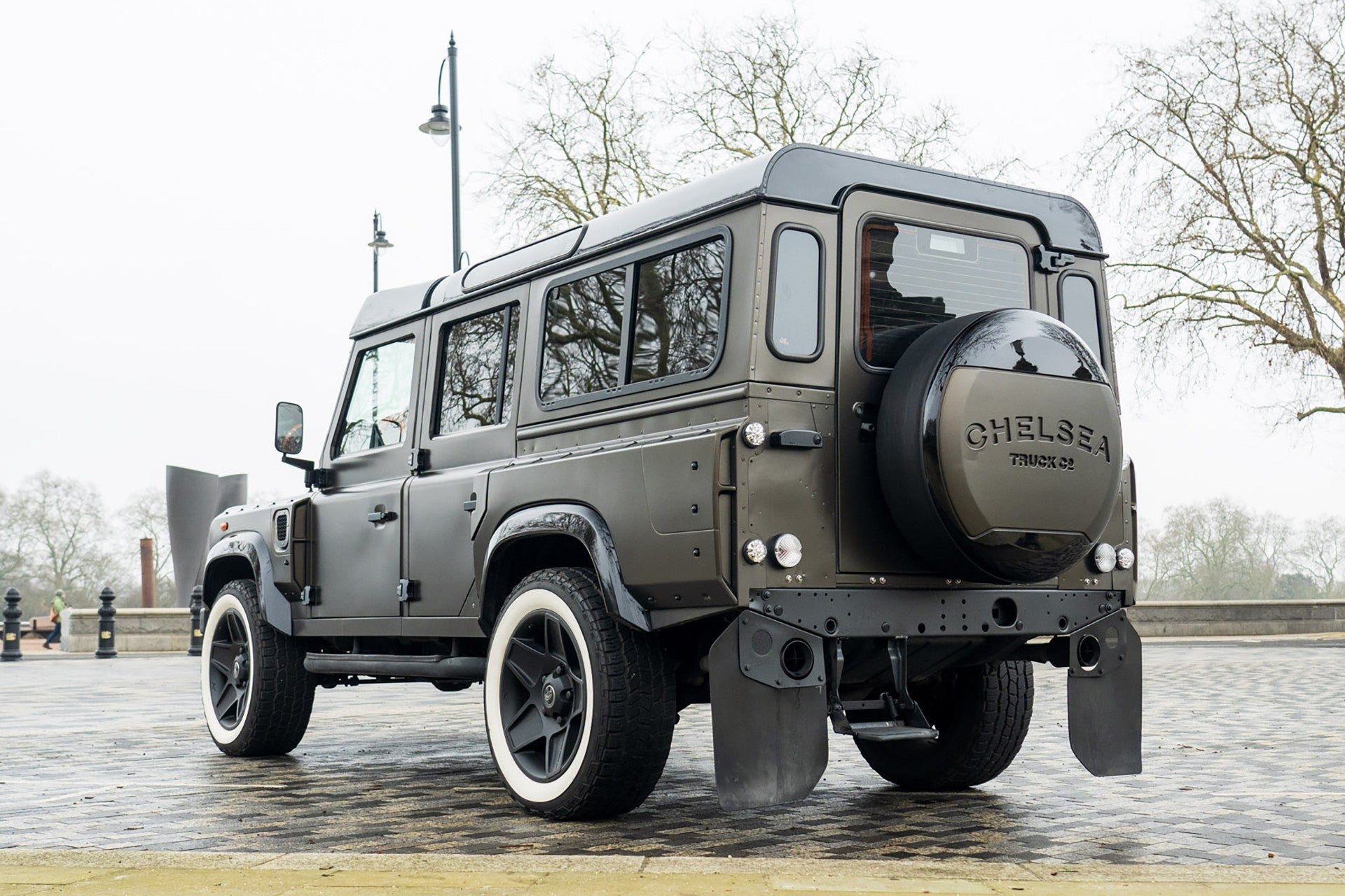 Land Rover Defender 100