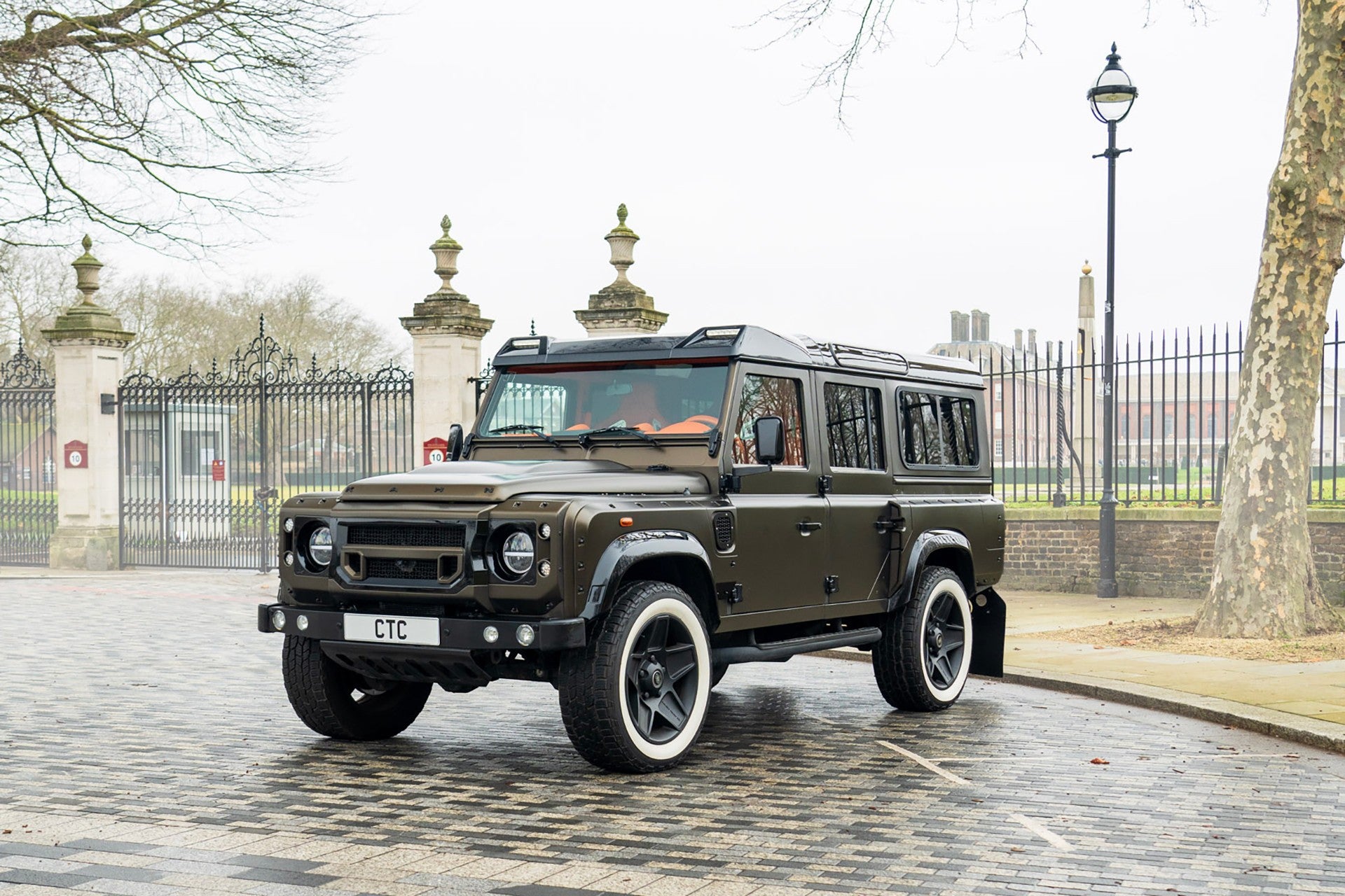 Land Rover Defender 100