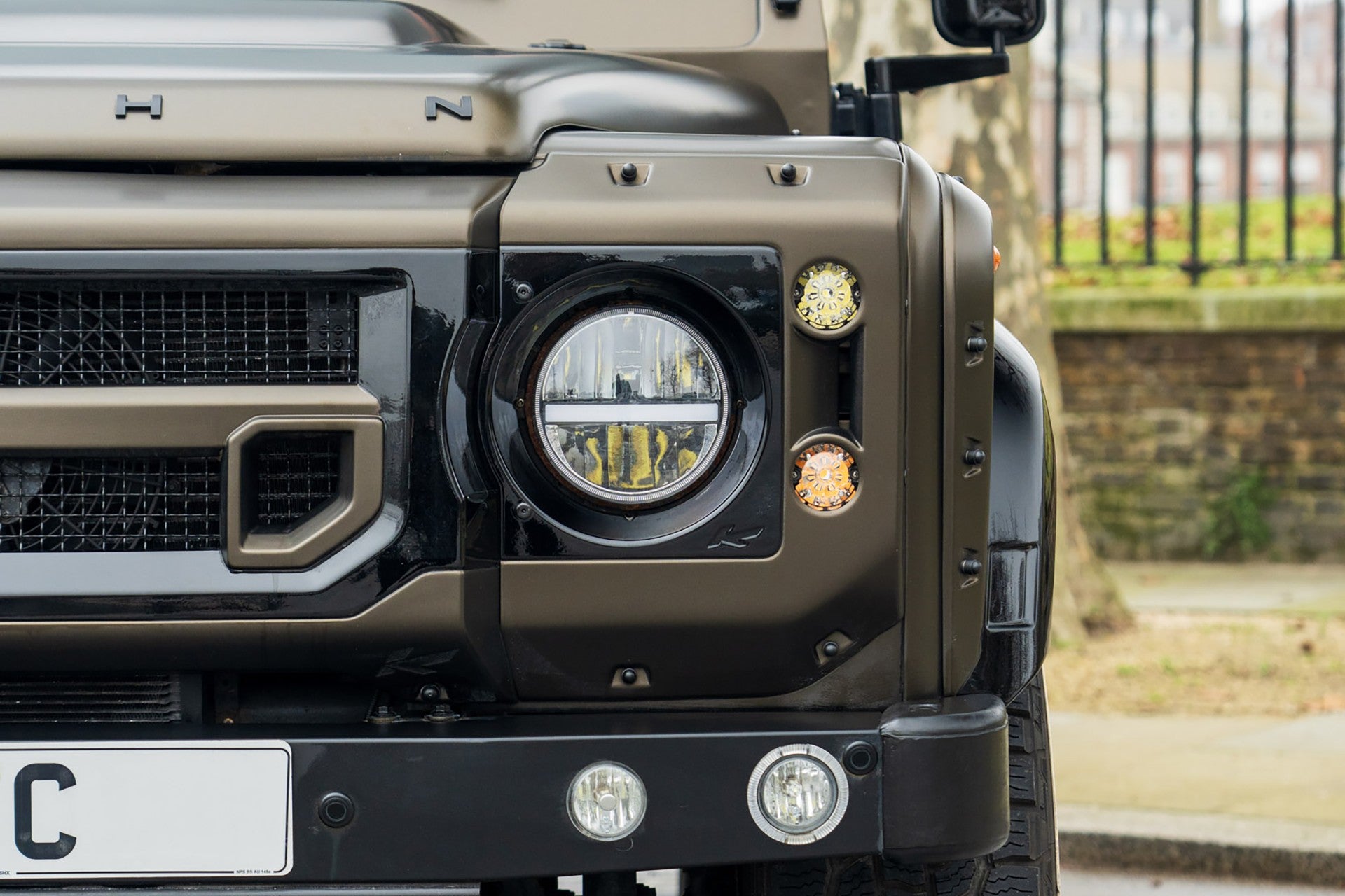 Land Rover Defender 100