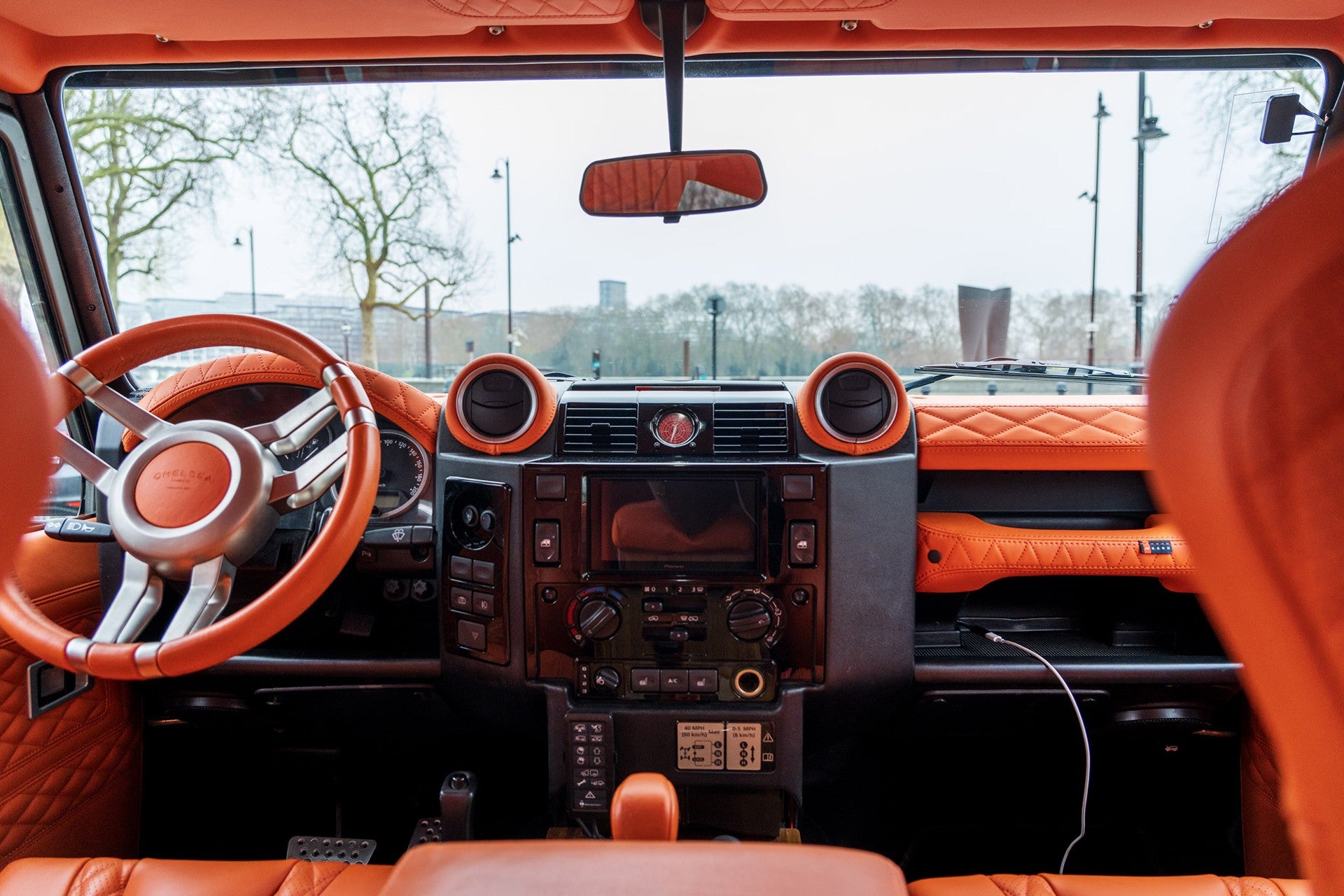 Land Rover Defender 100