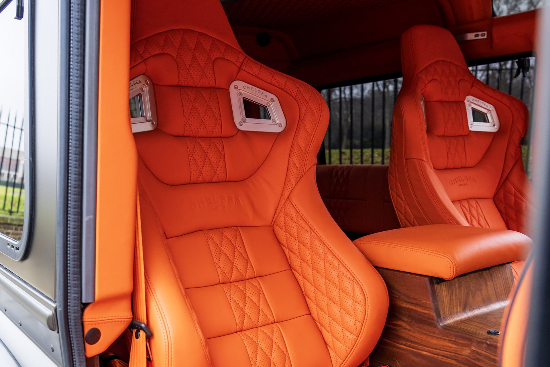 Land Rover Defender 100