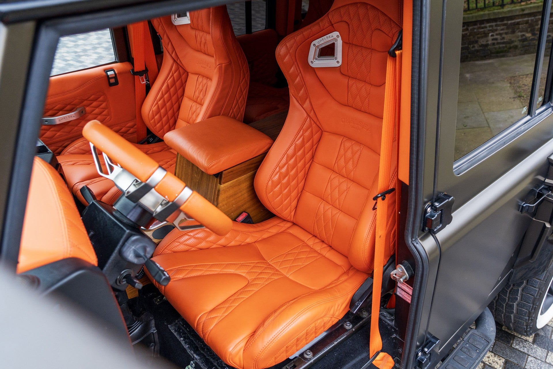 Land Rover Defender 100