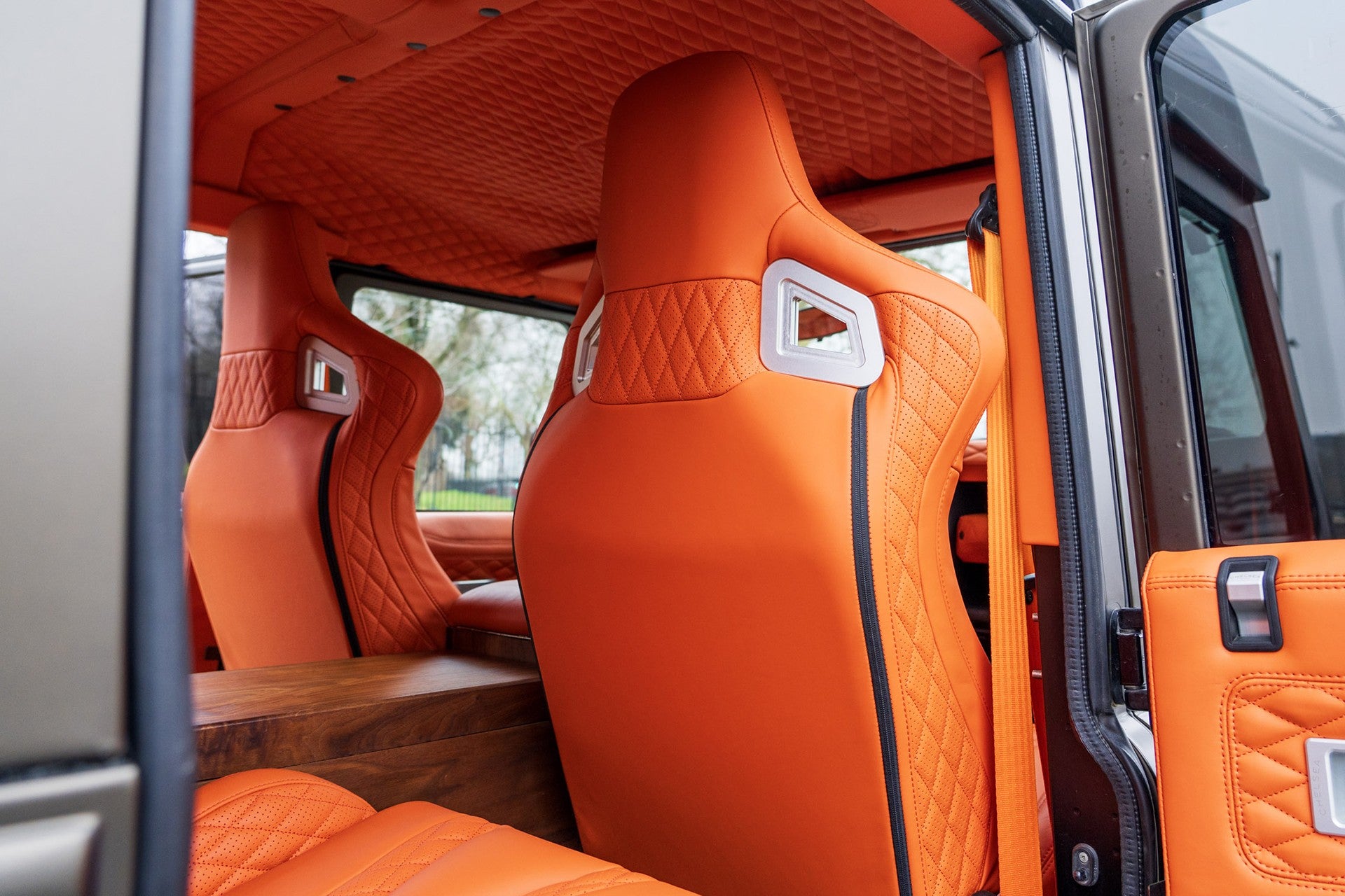 Land Rover Defender 100