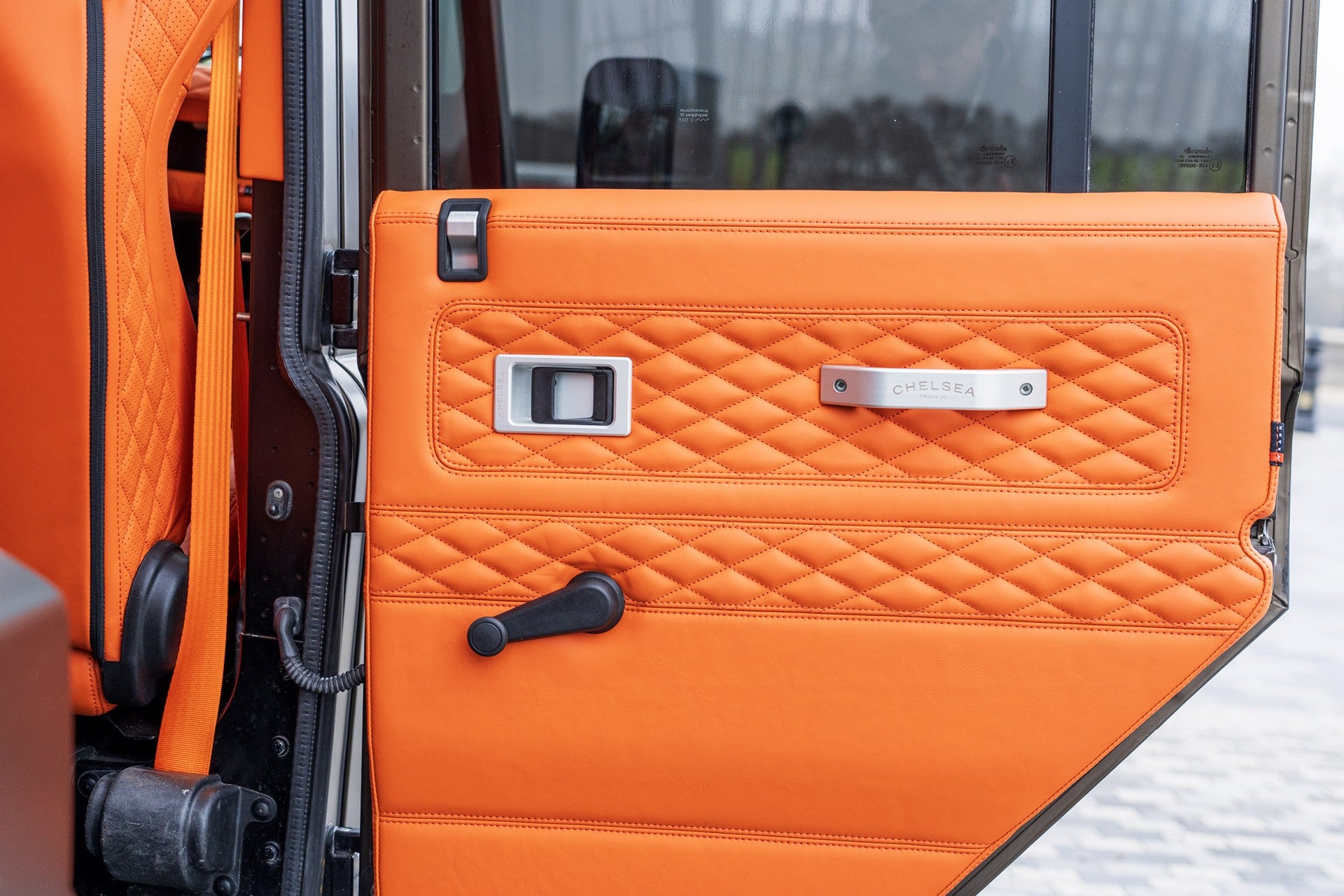 Land Rover Defender 100