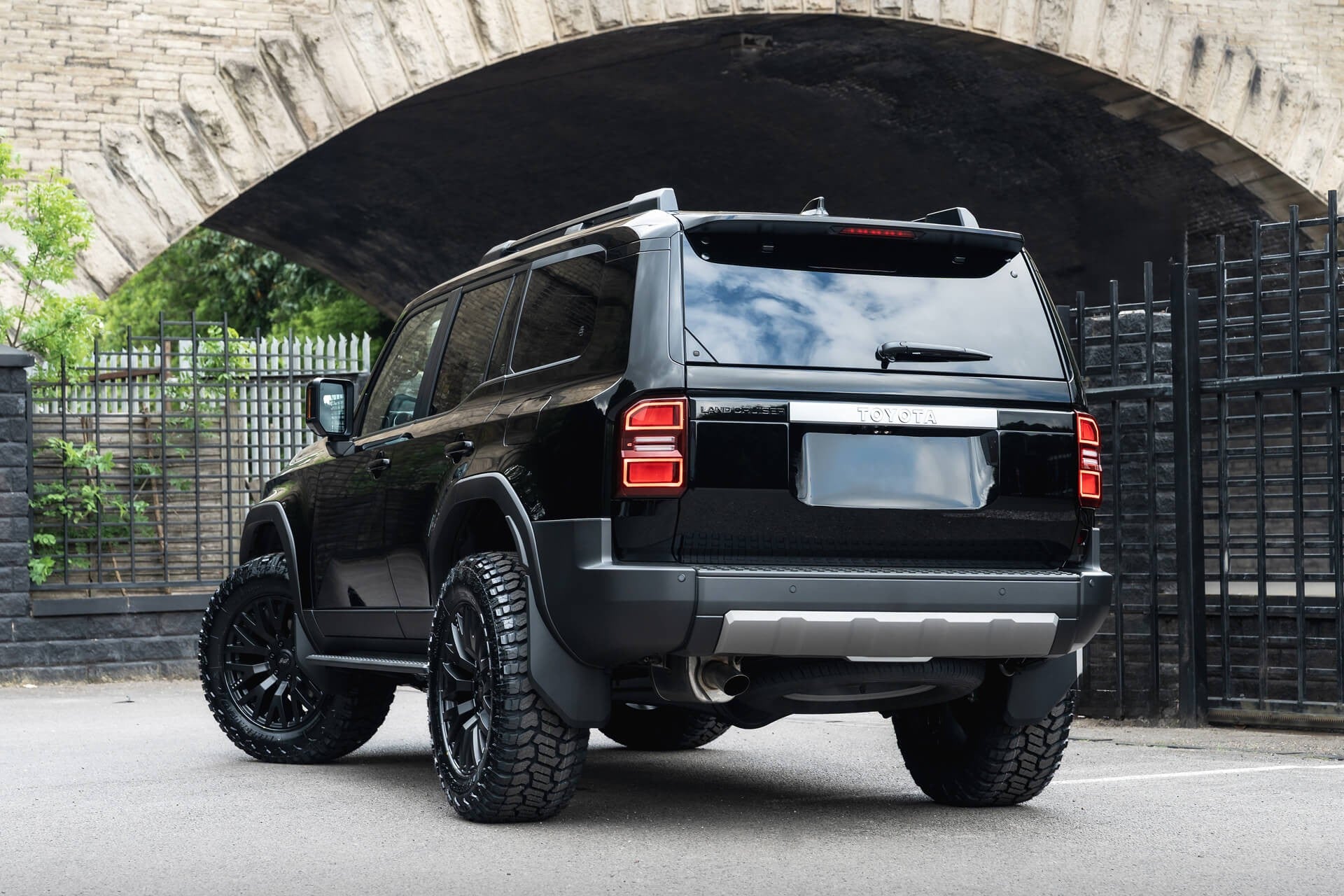 Toyota Land Cruiser 250 VX 2.7 Automatic Gallery Image