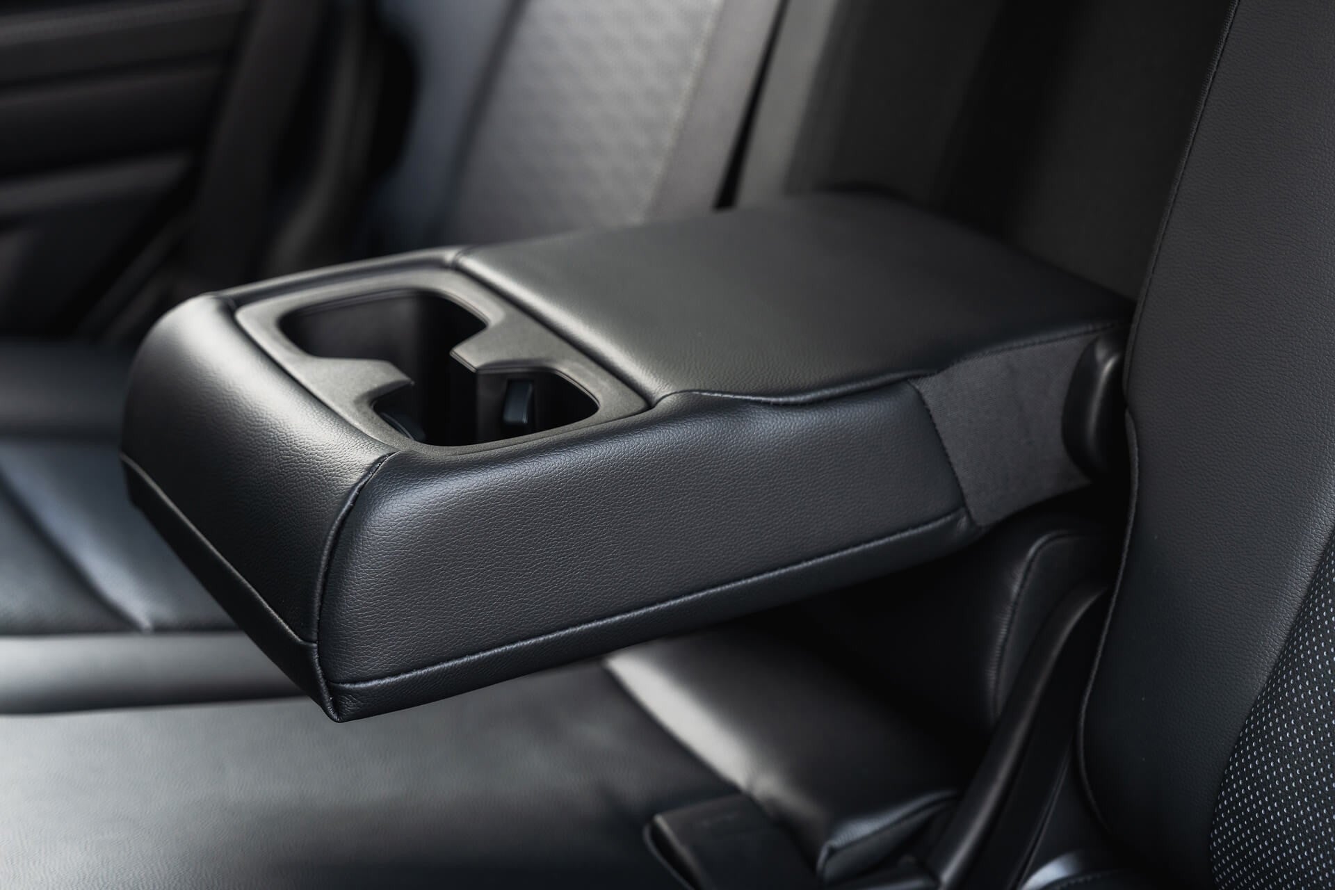 Toyota Land Cruiser 250 VX 2.7 Automatic Gallery Image