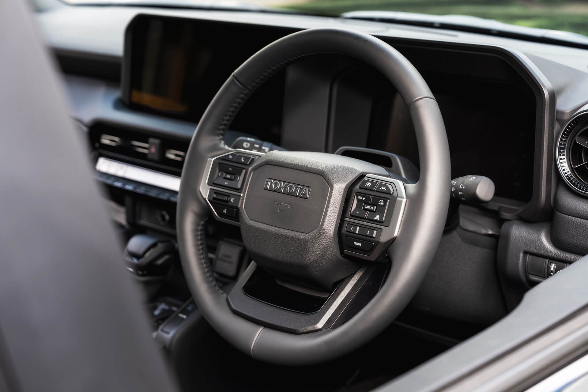 Toyota Land Cruiser 250 VX 2.7 Automatic Gallery Image