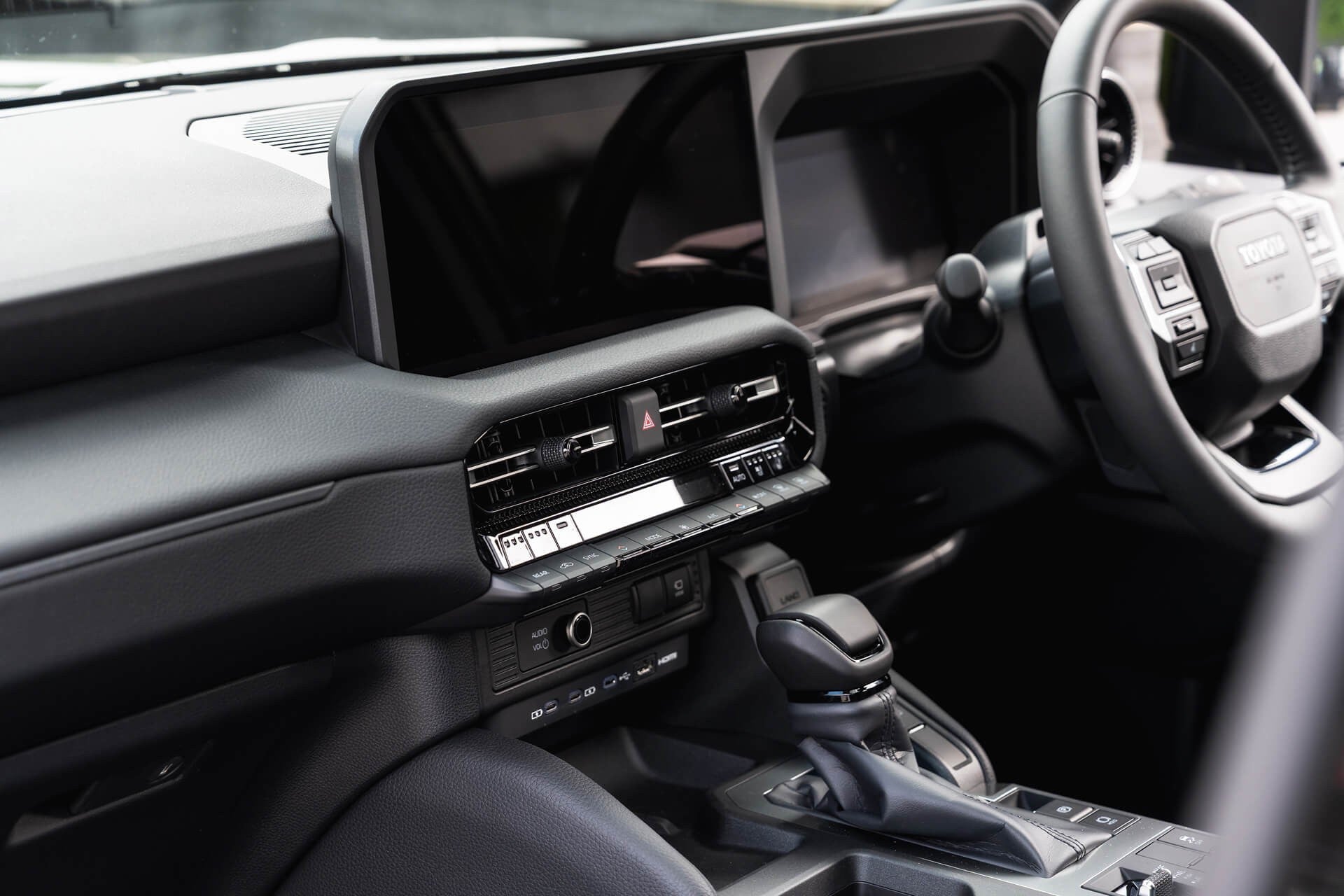 Toyota Land Cruiser 250 VX 2.7 Automatic Gallery Image