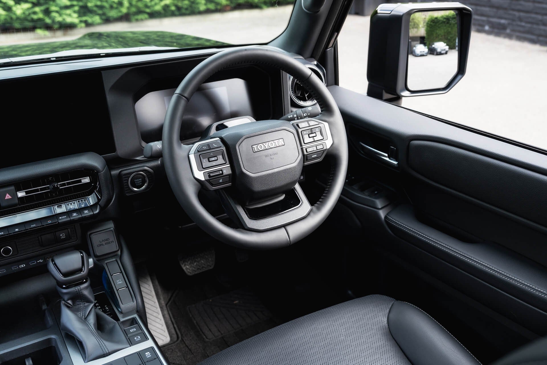 Toyota Land Cruiser 250 VX 2.7 Automatic Gallery Image