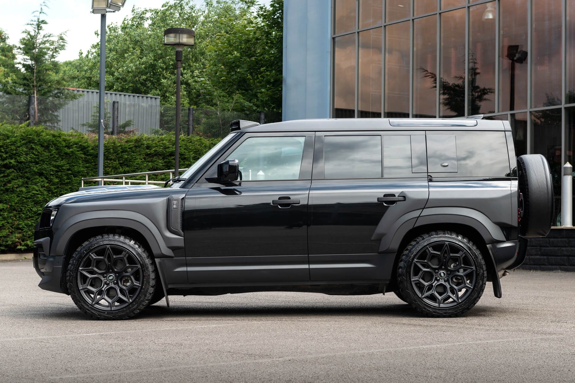 Land Rover Defender 110