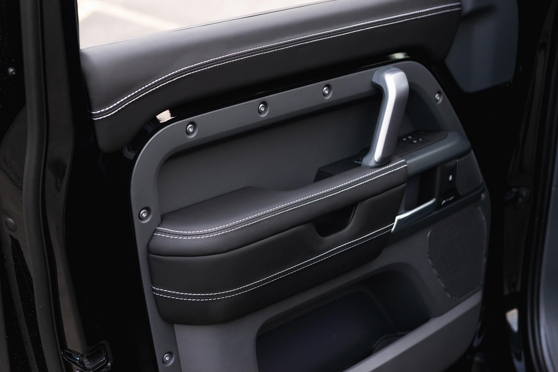 Land Rover Defender 110