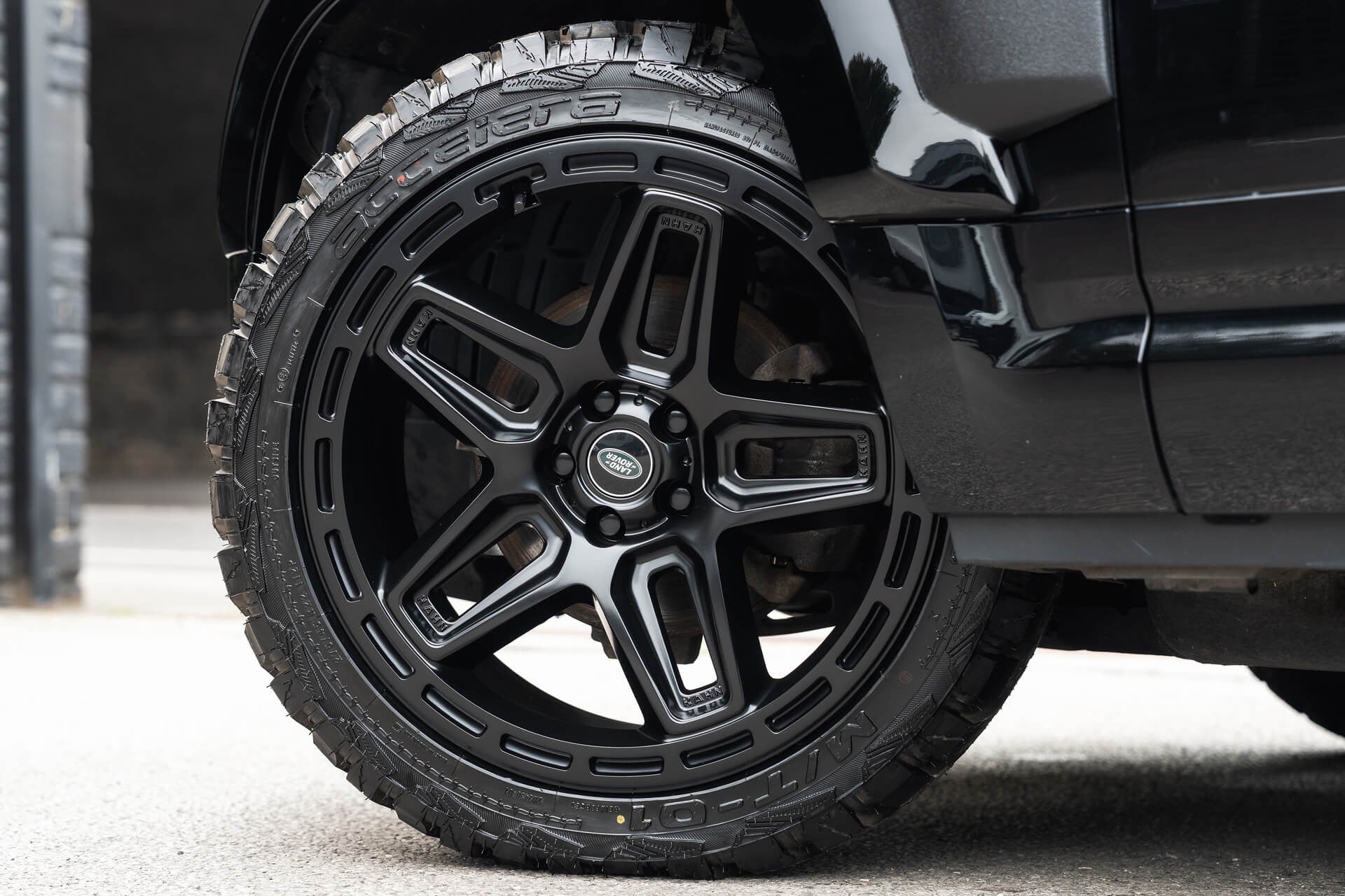 Land Rover Defender 110