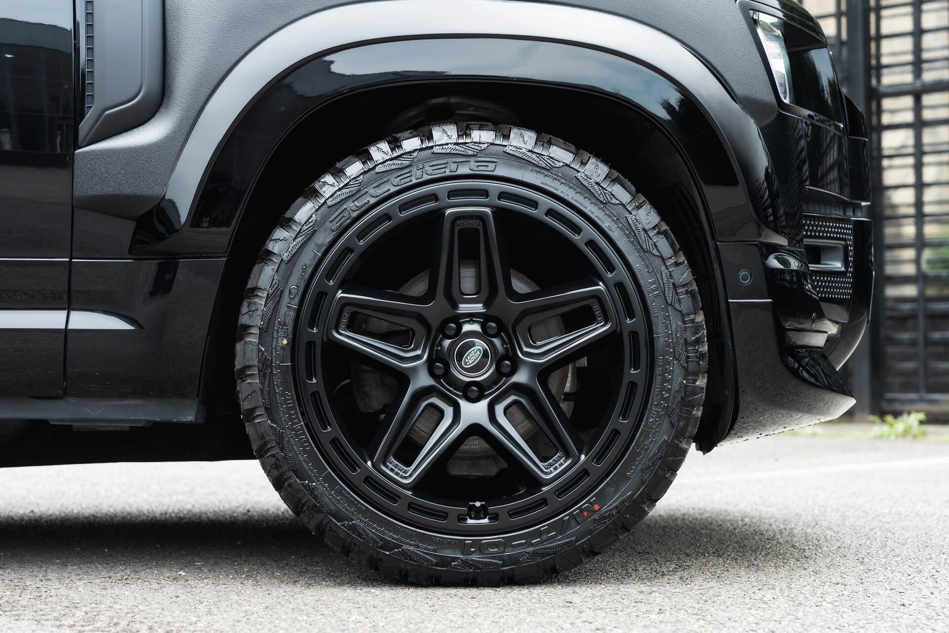 Land Rover Defender 110