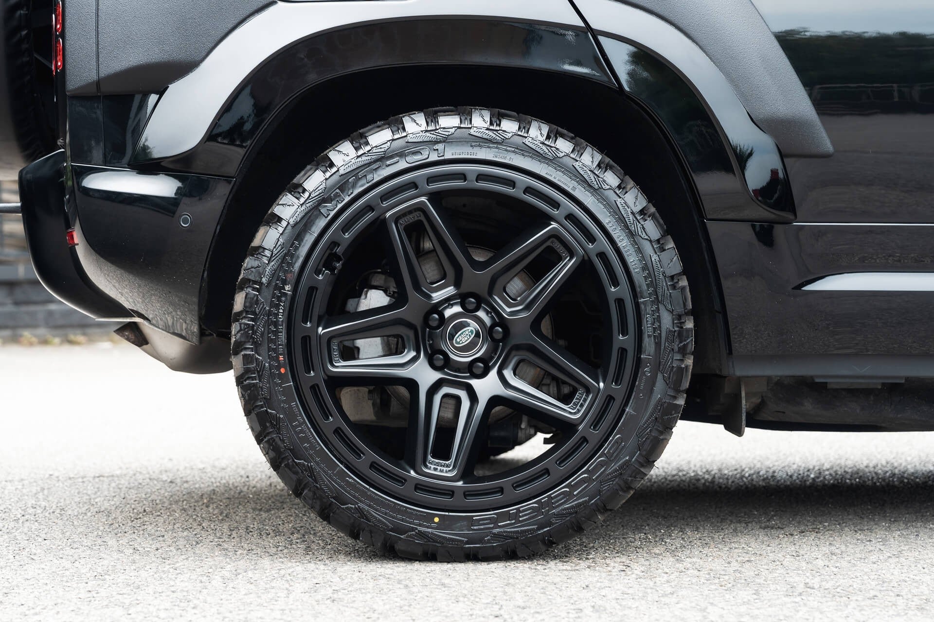 Land Rover Defender 110
