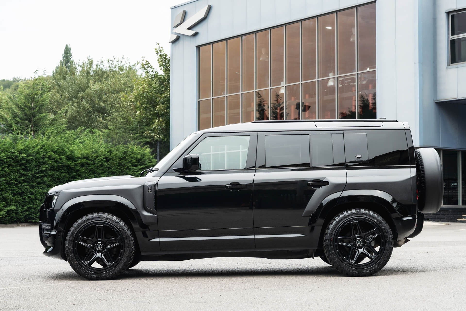 Land Rover Defender 110