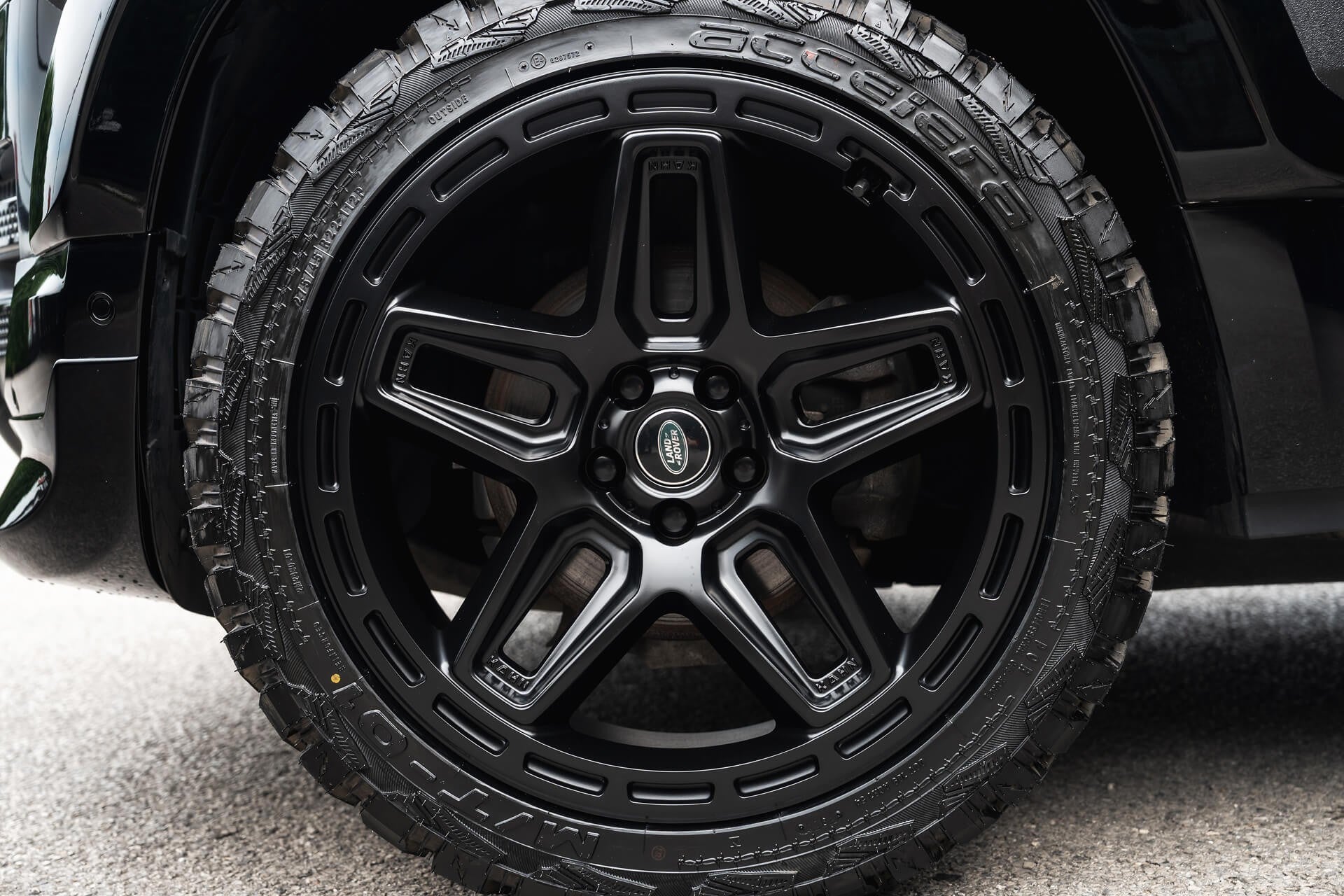 Land Rover Defender 110