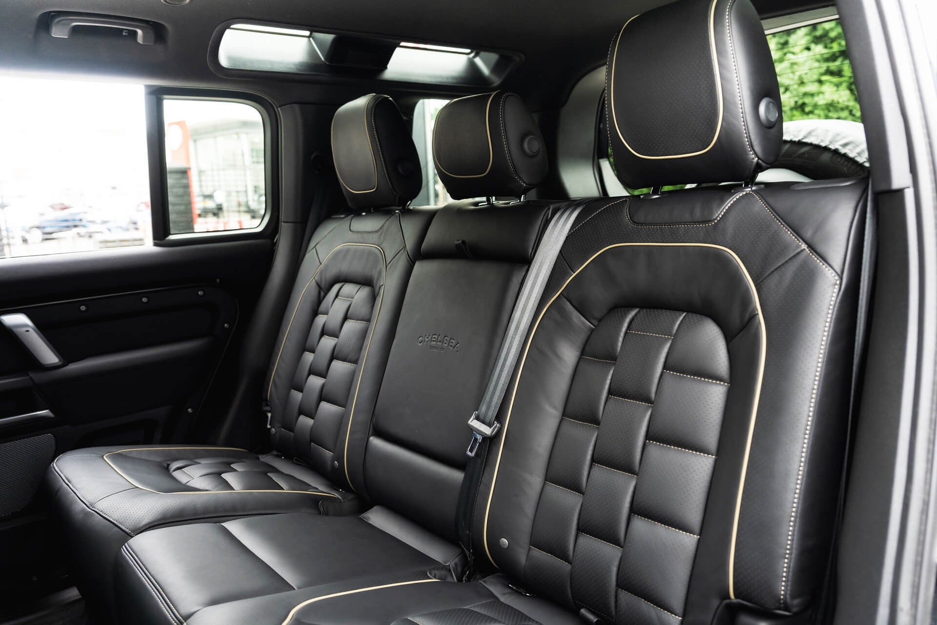 Land Rover Defender 110