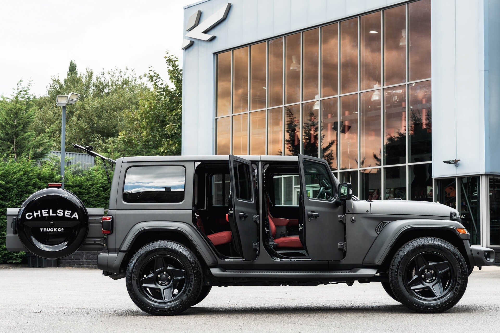 Jeep Wrangler Sahara Unlimited Gallery Image
