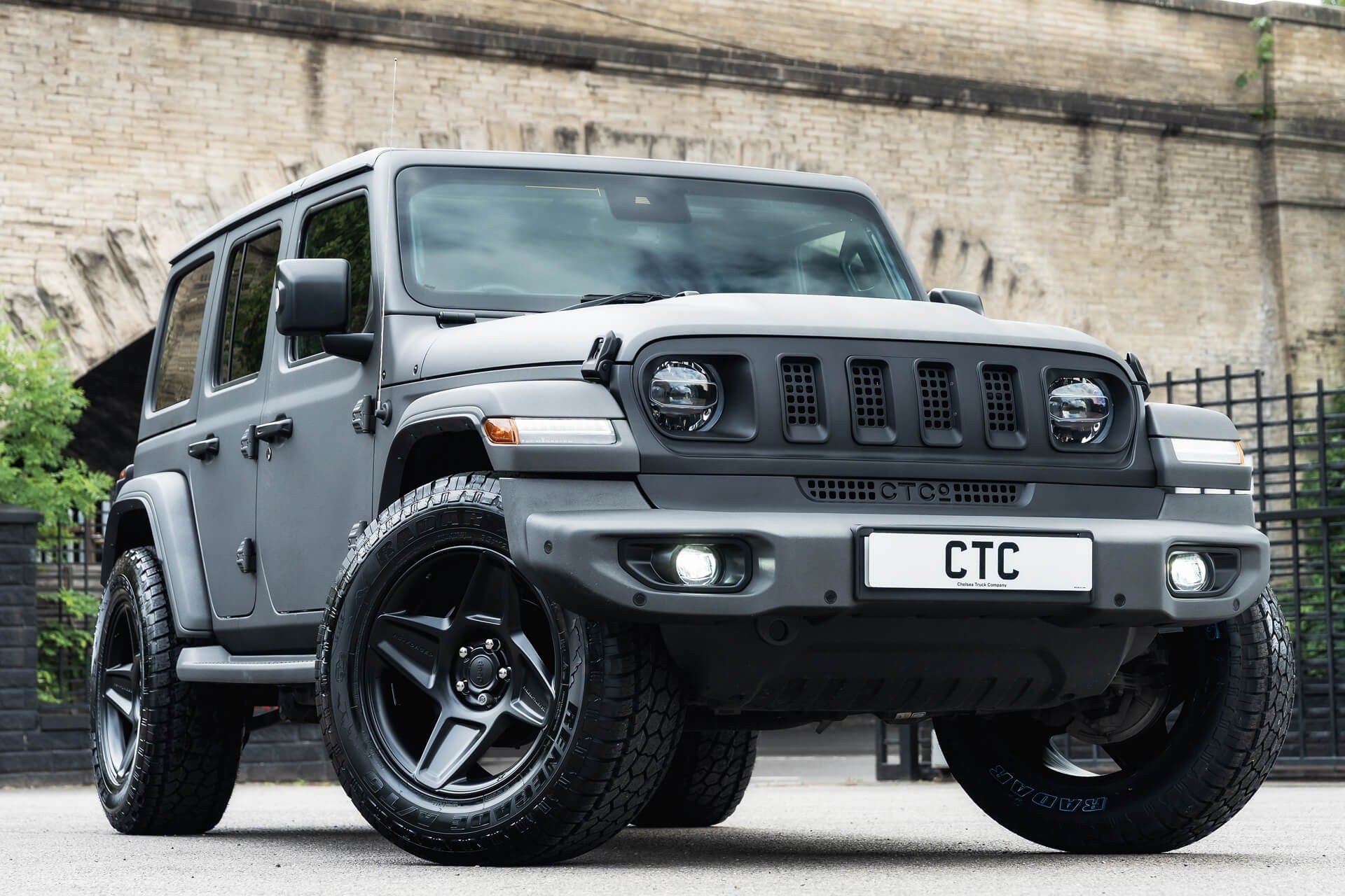 Jeep Wrangler Sahara Unlimited Gallery Image