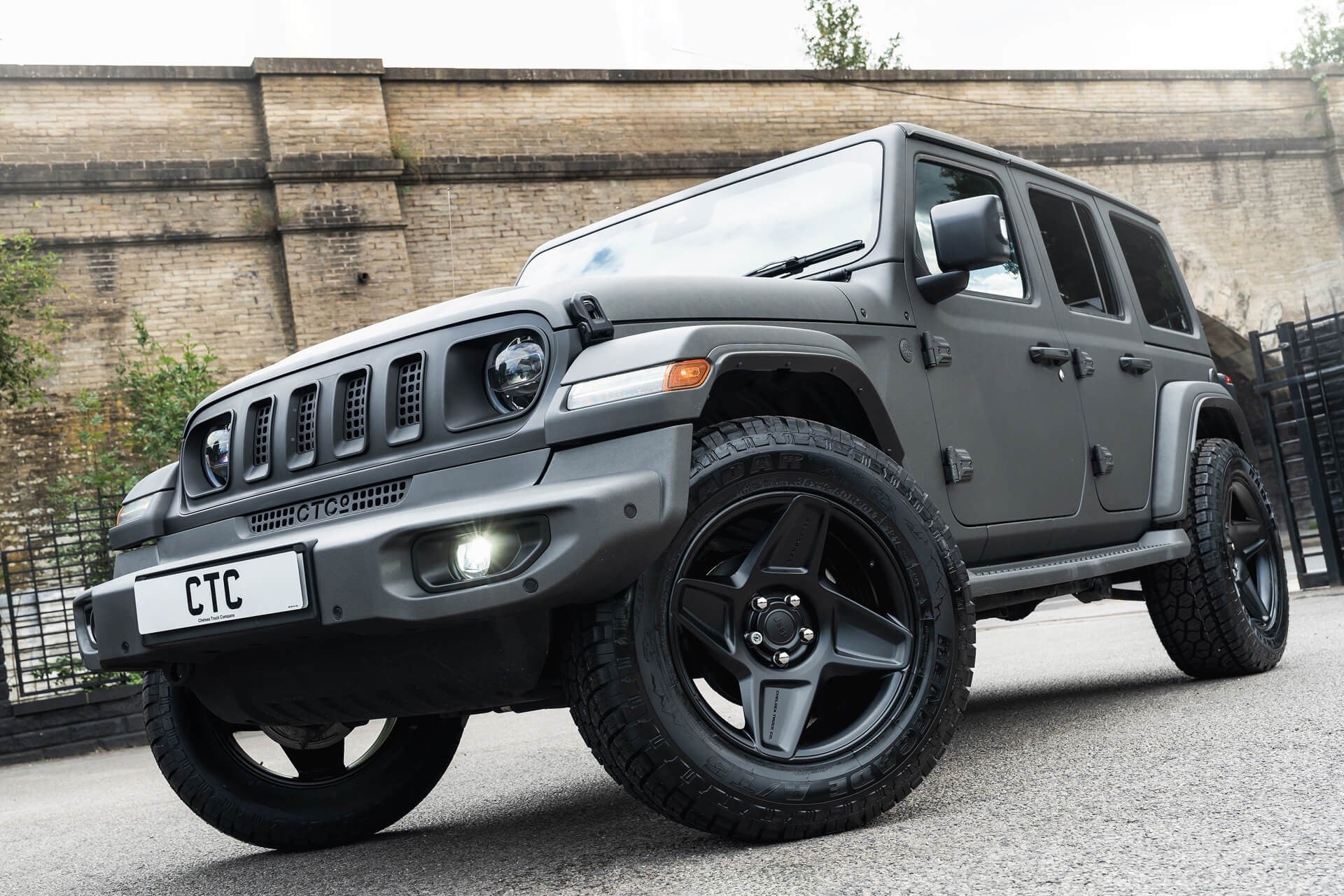 Jeep Wrangler Sahara Unlimited Gallery Image