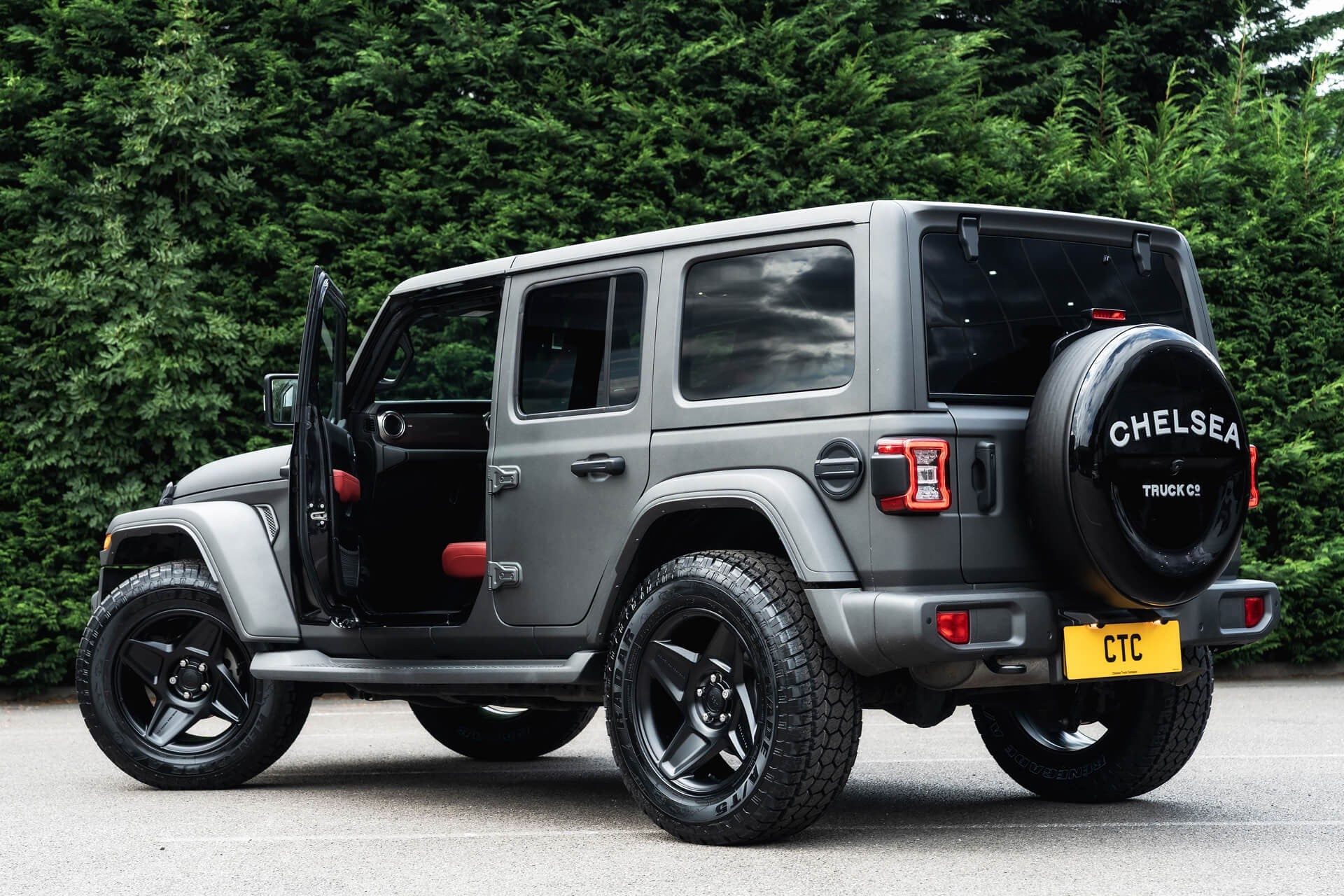 Jeep Wrangler Sahara Unlimited Gallery Image