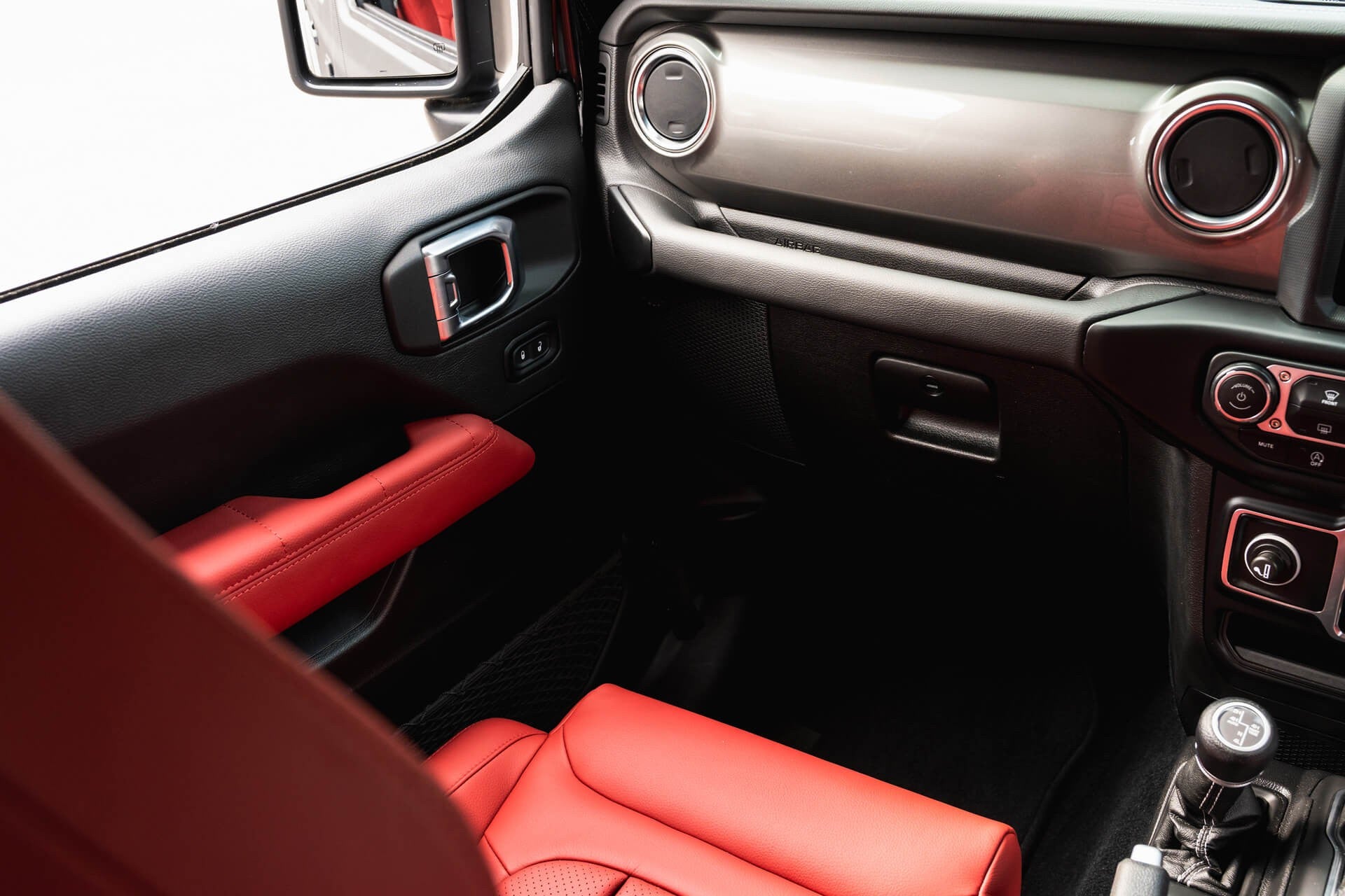 Jeep Wrangler Sahara Unlimited Gallery Image