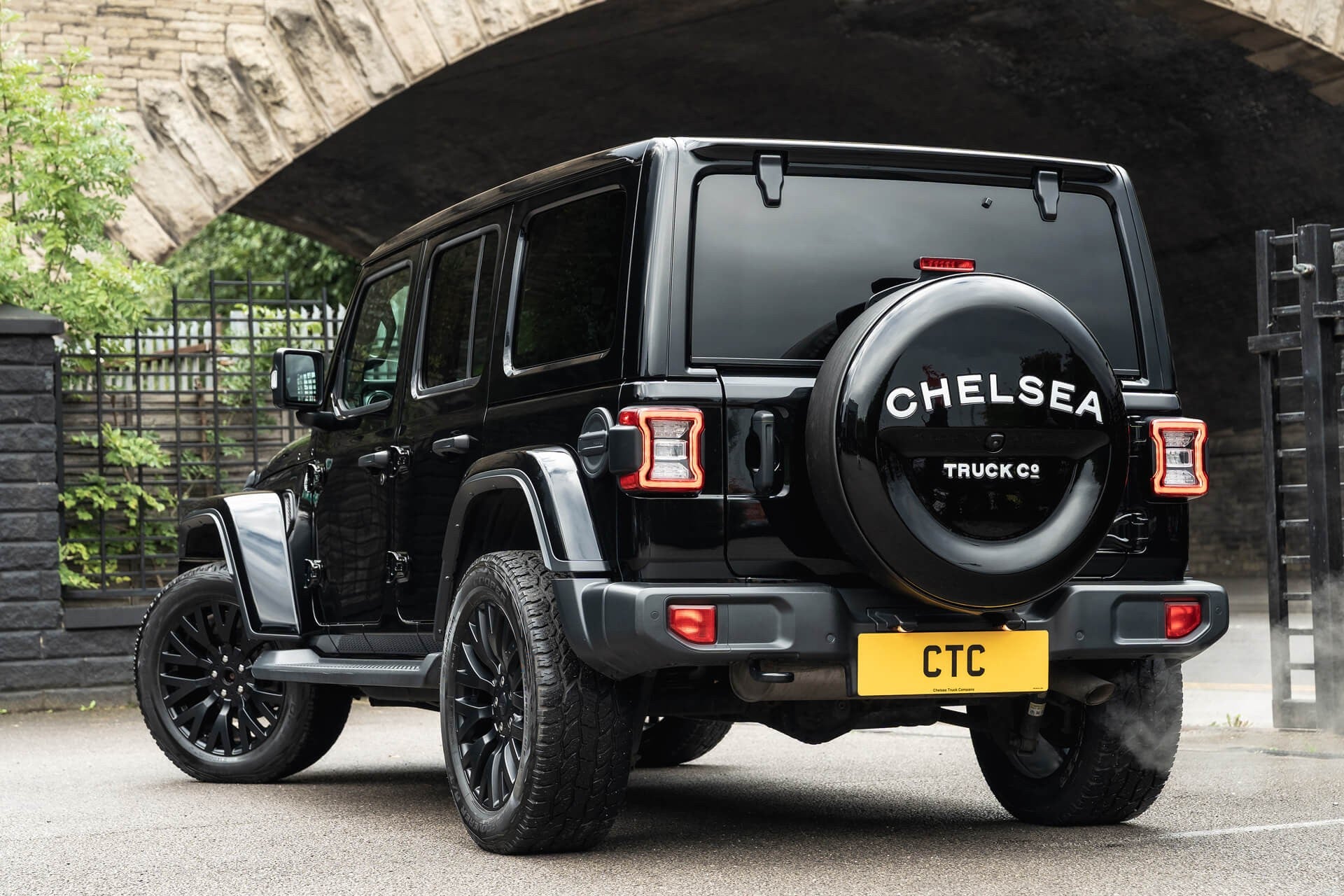 Jeep Wrangler Sahara Unlimited Gallery Image