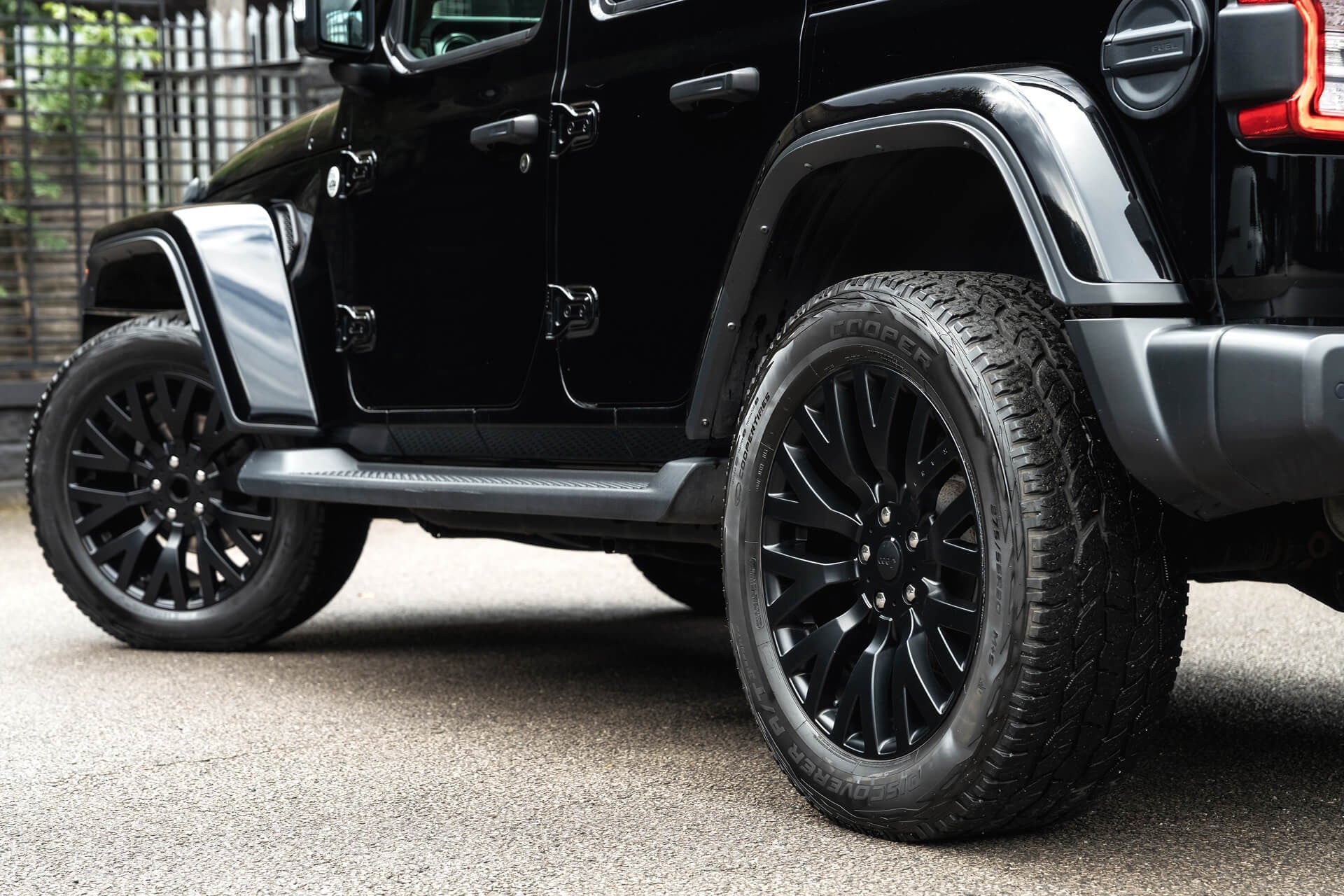 Jeep Wrangler Sahara Unlimited Gallery Image