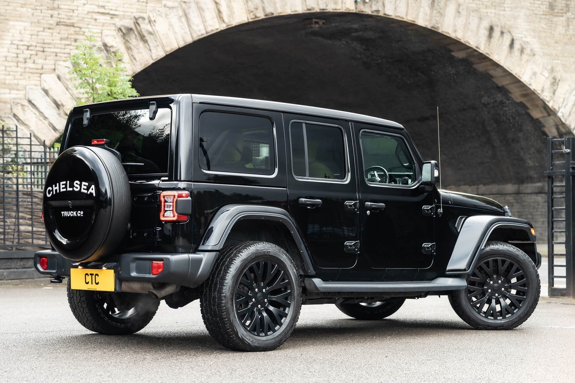 Jeep Wrangler Sahara Unlimited Gallery Image