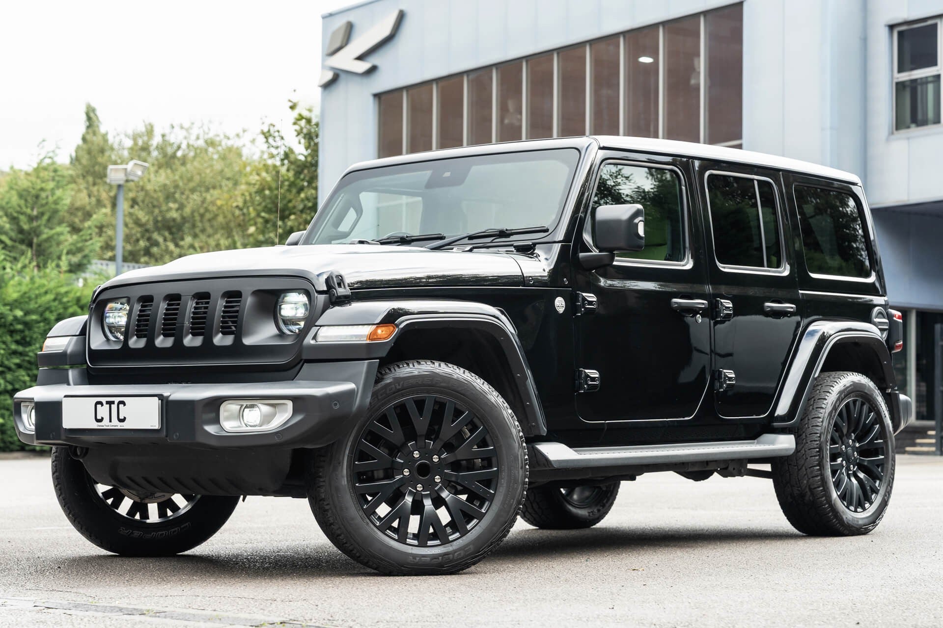 Jeep Wrangler Sahara Unlimited Gallery Image
